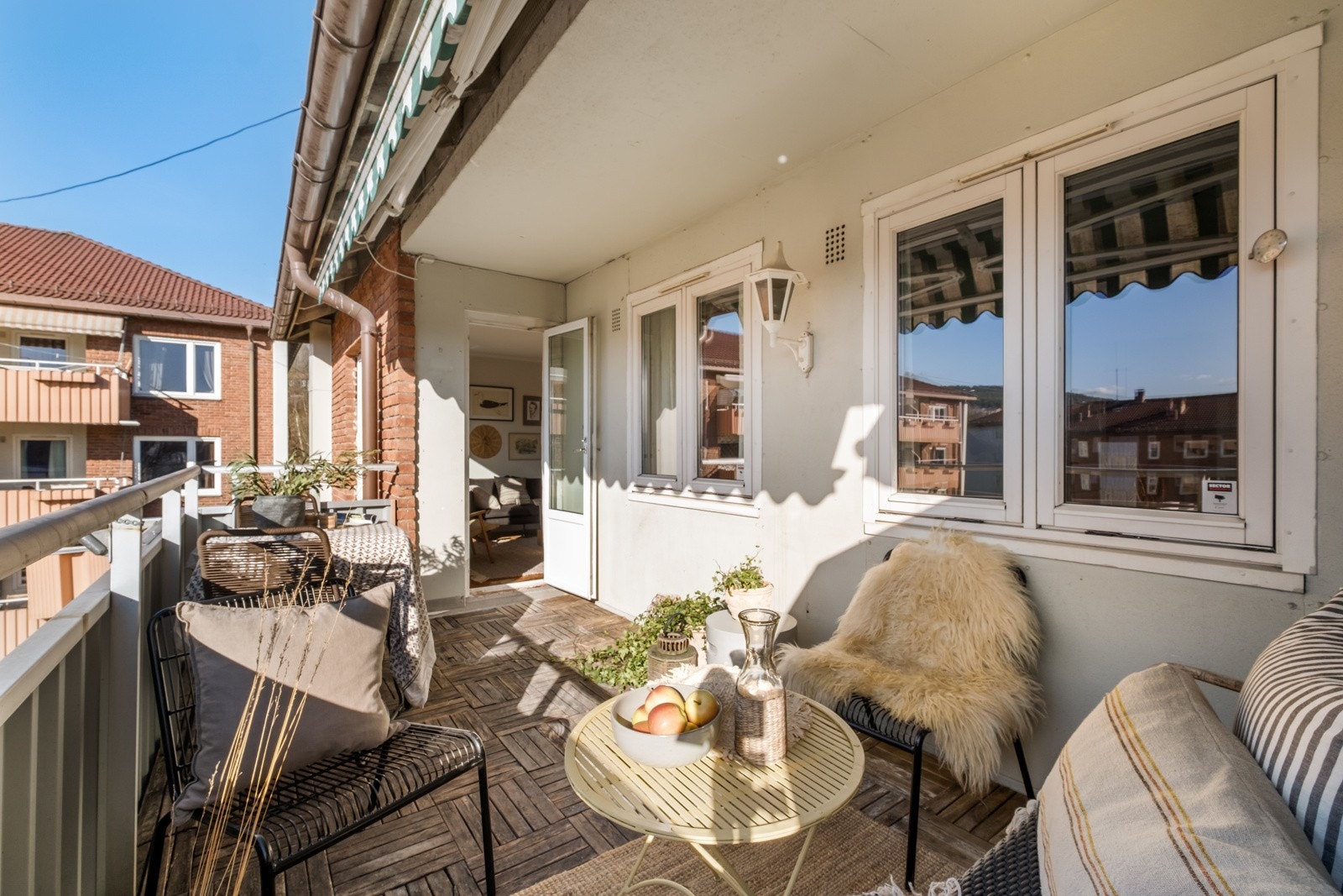 Balkongen har god plass til møblement. Galleribilde