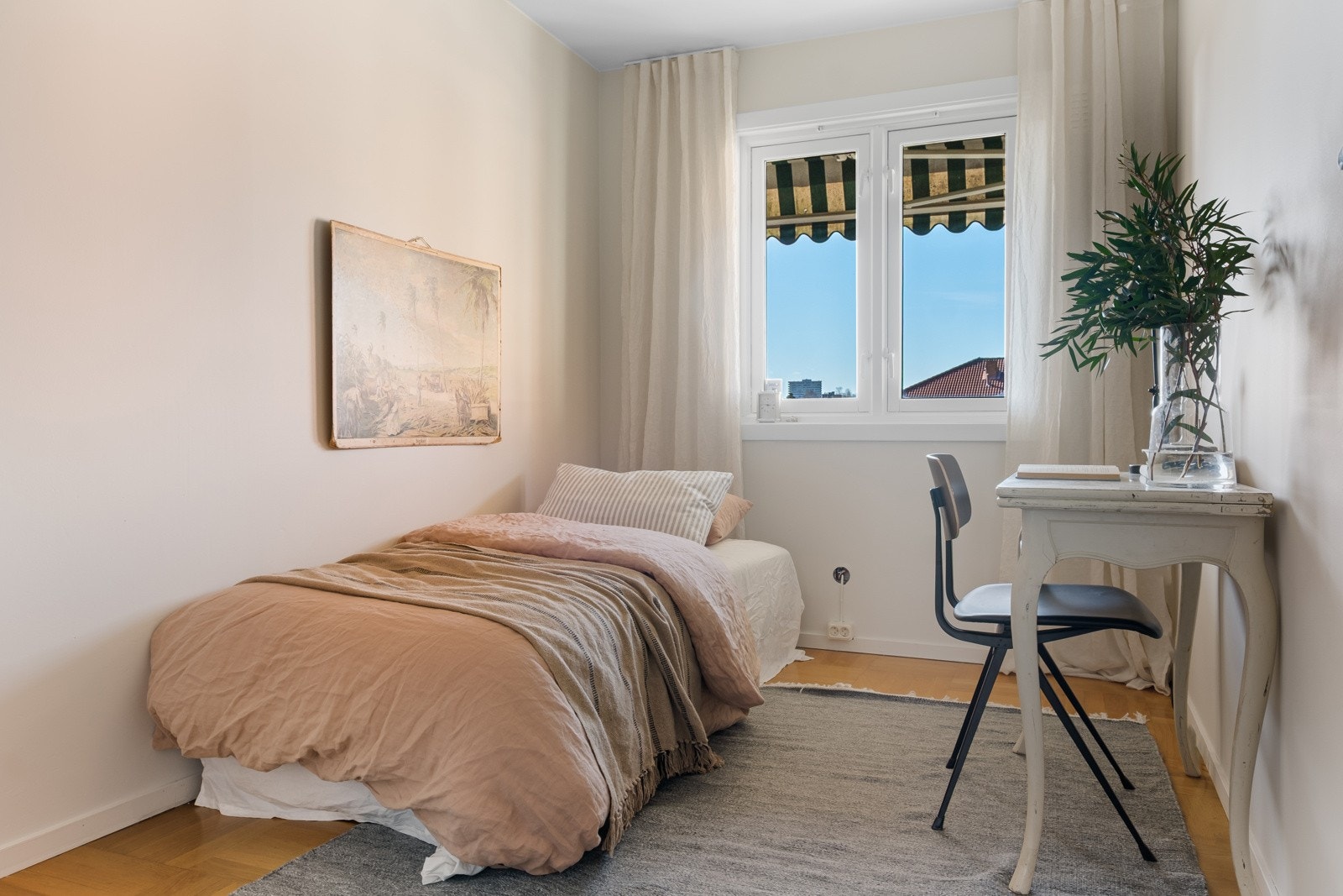 Soverommene kan innredes med kontorplass, sminkebord mm. Galleribilde