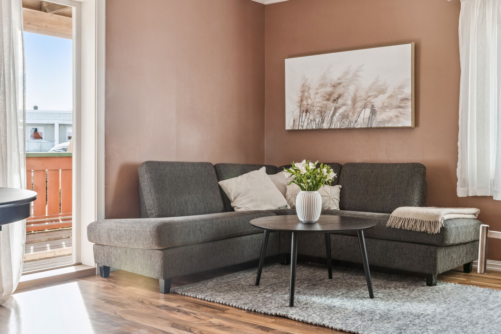 Stuen med utgang til overbygd veranda Galleribilde