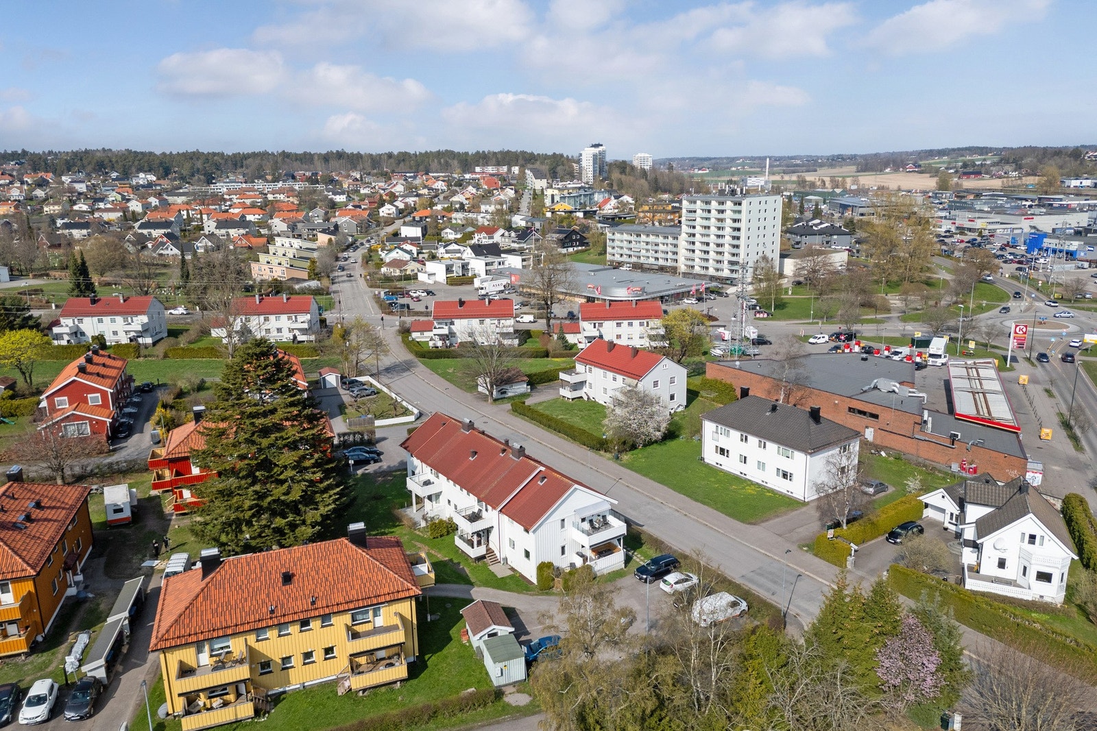 Området er tilbaketrukket og rolig, men har fortsatt gangavstand til sentrumsgatene, togstasjon, kjøpesenter og Brygga. Galleribilde
