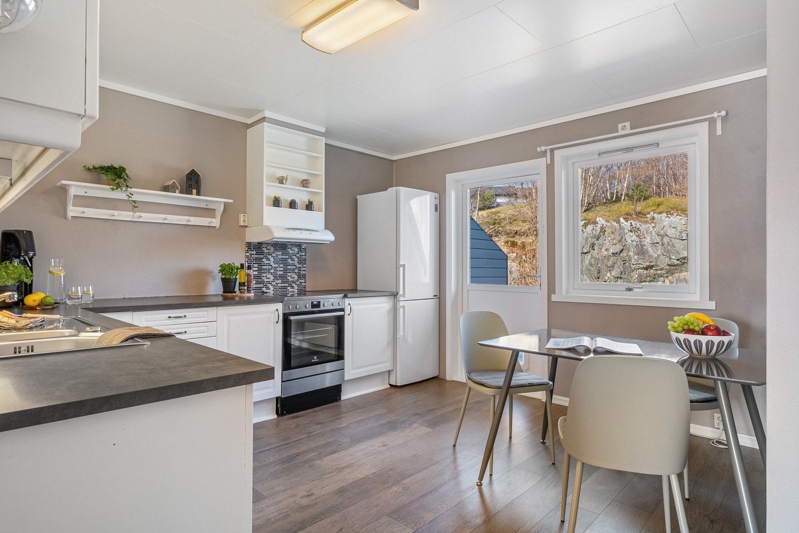 Videre har man god plass til et spisebord. Galleribilde