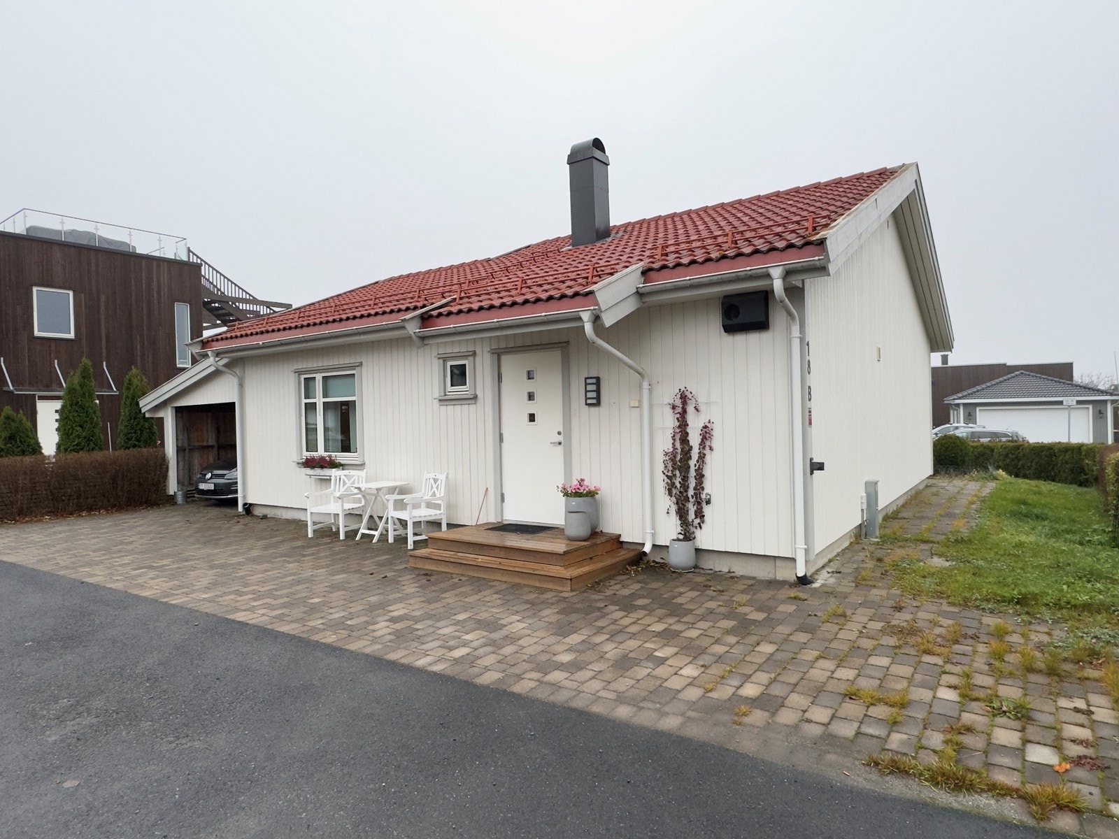 Velkommen til Nordahlvegen 18B - en praktisk enebolig med alt på ett plan i hyggelig nabolag. Galleribilde