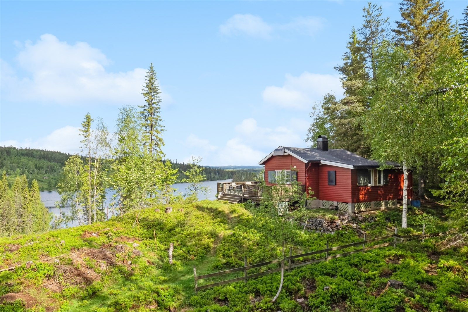 Fine turmuligheter i umiddelbar nærhet med store markaområder rundt hytta. Galleribilde