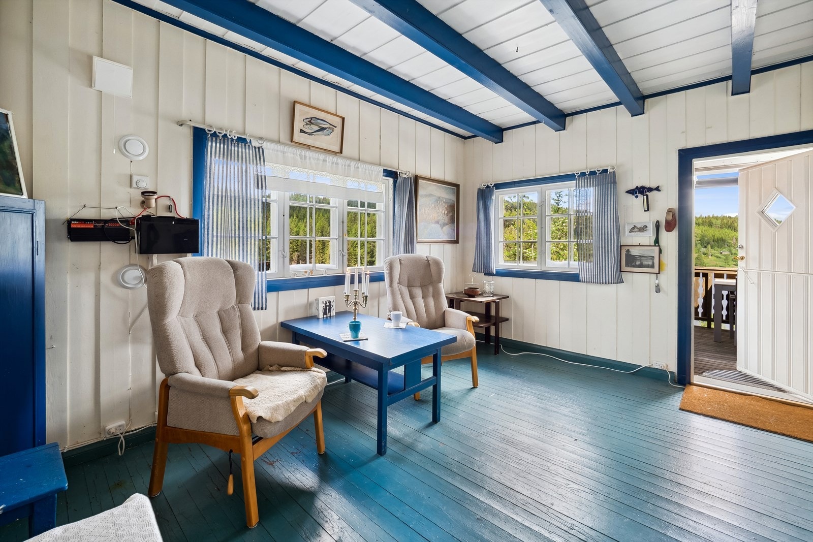 Velkommen til Skumlivegen 120!
Stuen har godt med lysinnslipp. Galleribilde