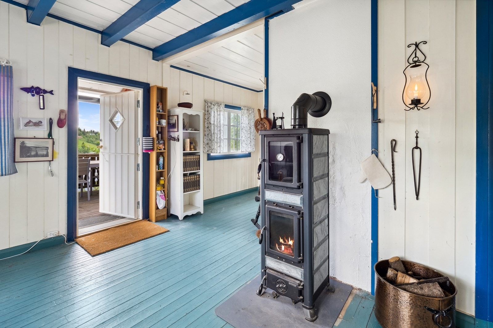 Lun og god atmosfære med vedfyring. Galleribilde