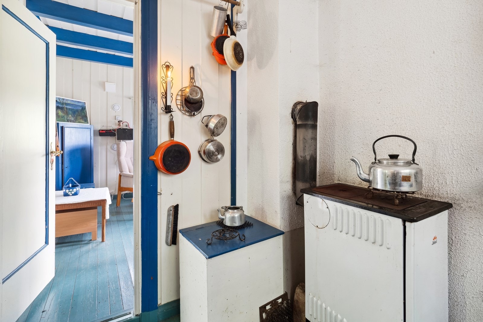 Kjøkken med adkomst til stue. Galleribilde