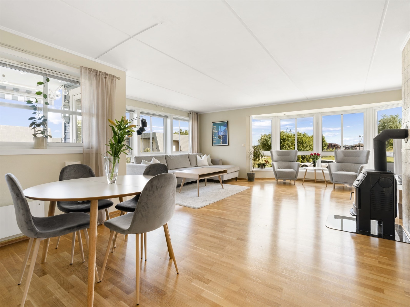 Lundheim allé 2 presenteres av Jørgen Sande Johansen i Krogsveen. Galleribilde