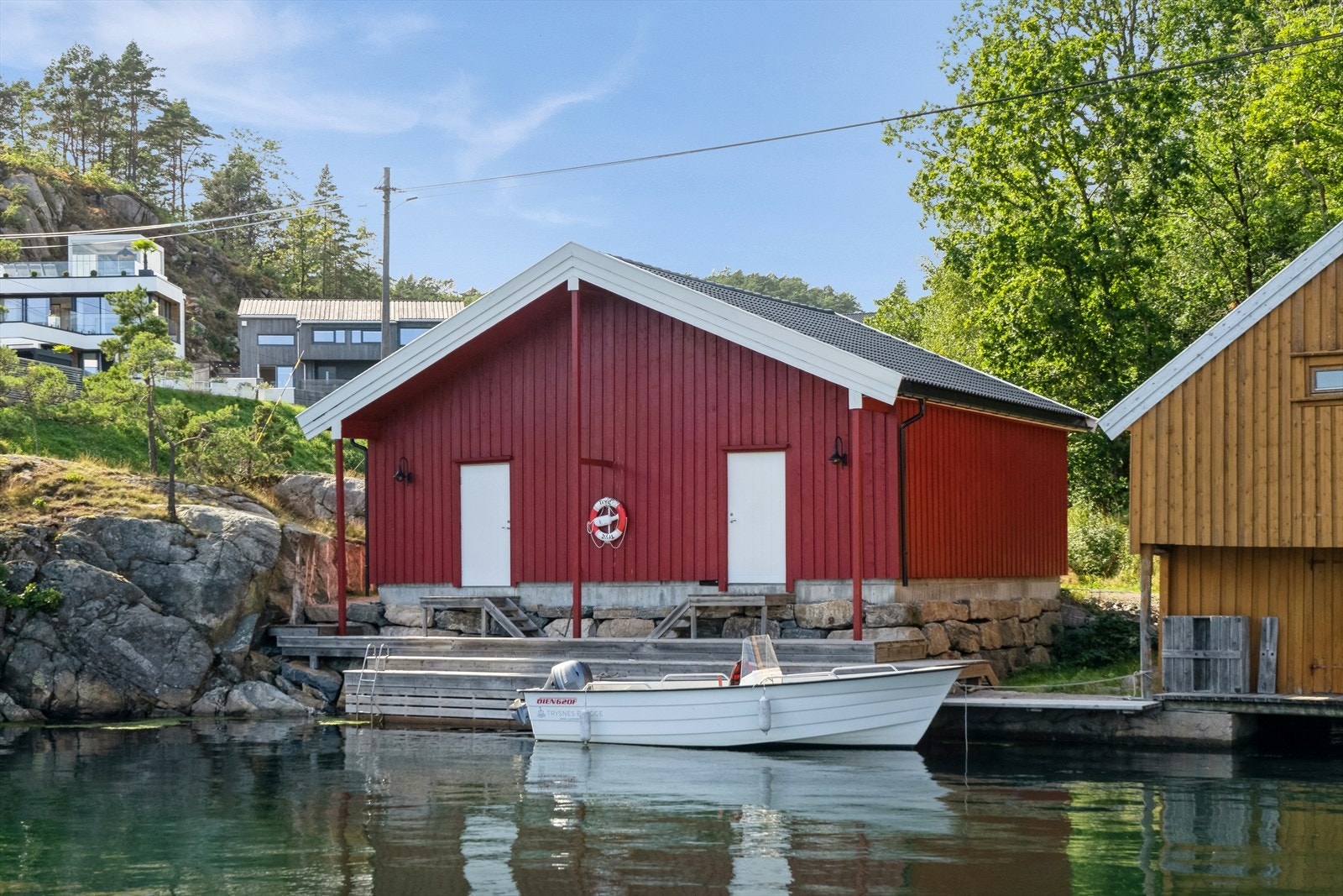 Rom i felles sjøbu Galleribilde