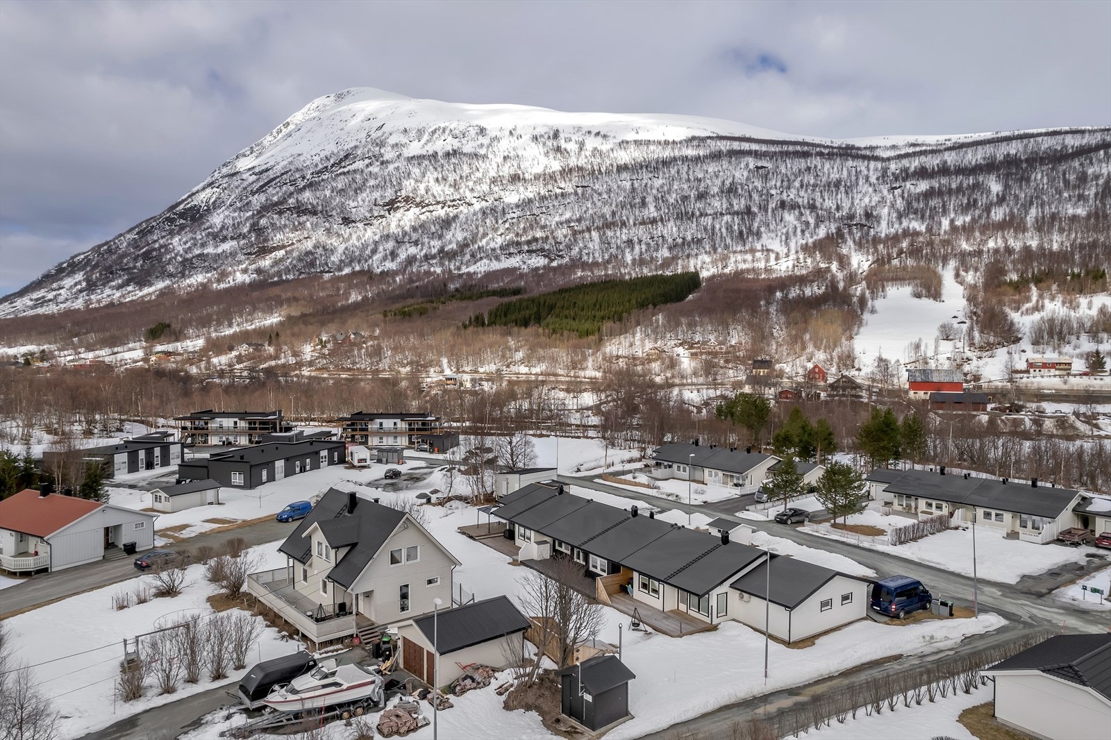 Nordkjoselva er ei populær sjøørret-elv sommerstid og ligger kun noen hundre meter unna Galleribilde