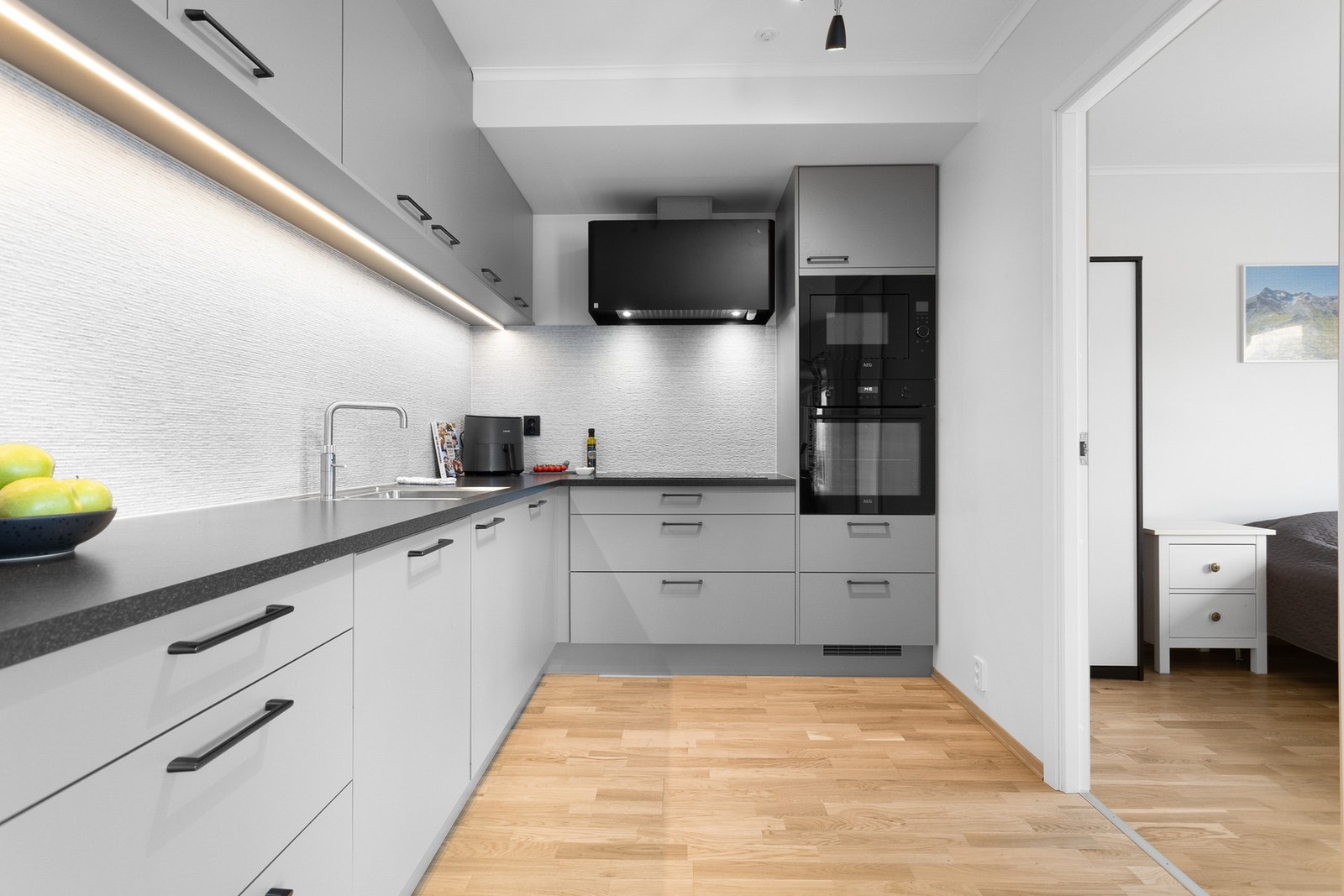 Meget lekkert og påkostet kjøkken med innredning levert av Sigdal. Galleribilde