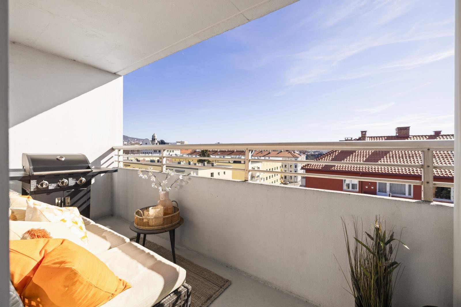 Syd/- østvendt balkong med fantastisk utsikt. Galleribilde