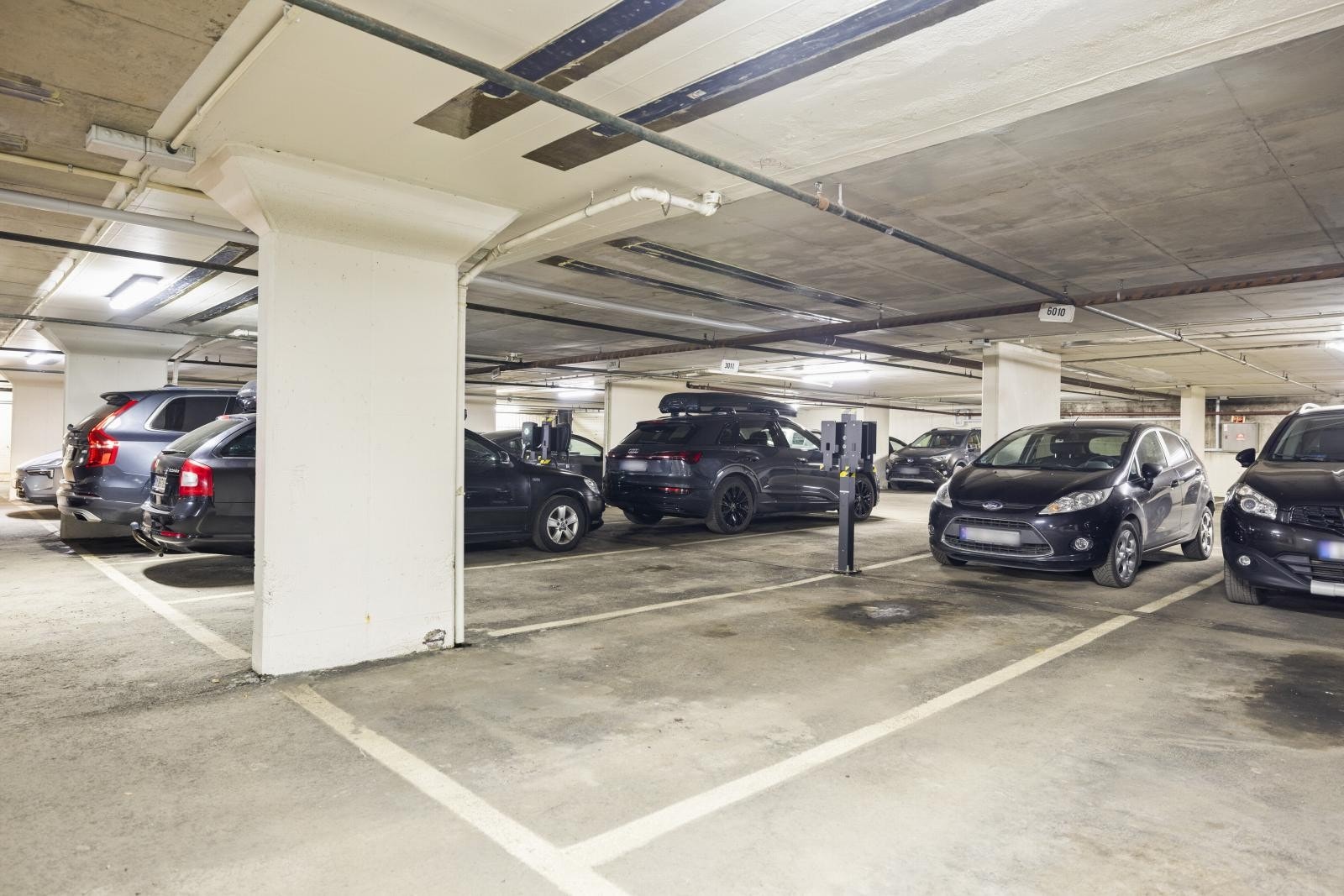 Egen garasjeplass, klargjort for montering av el-bil lader. Galleribilde