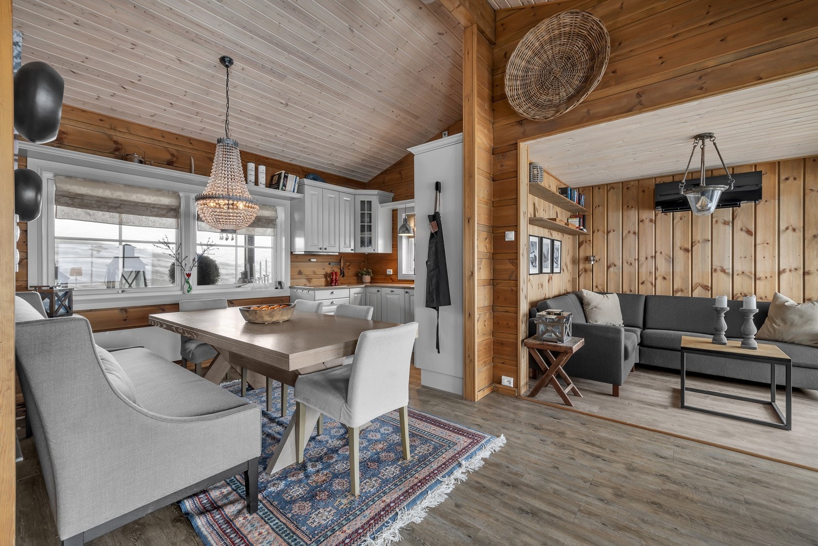 Her er det god plass til mange middagsgjester Galleribilde