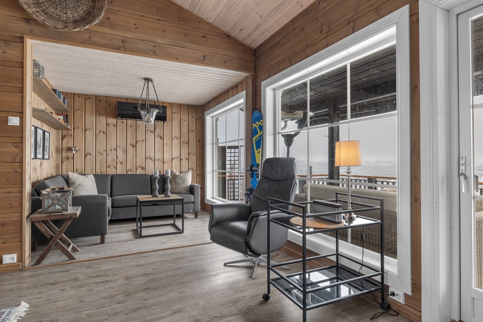 Stuen har flere soner Galleribilde