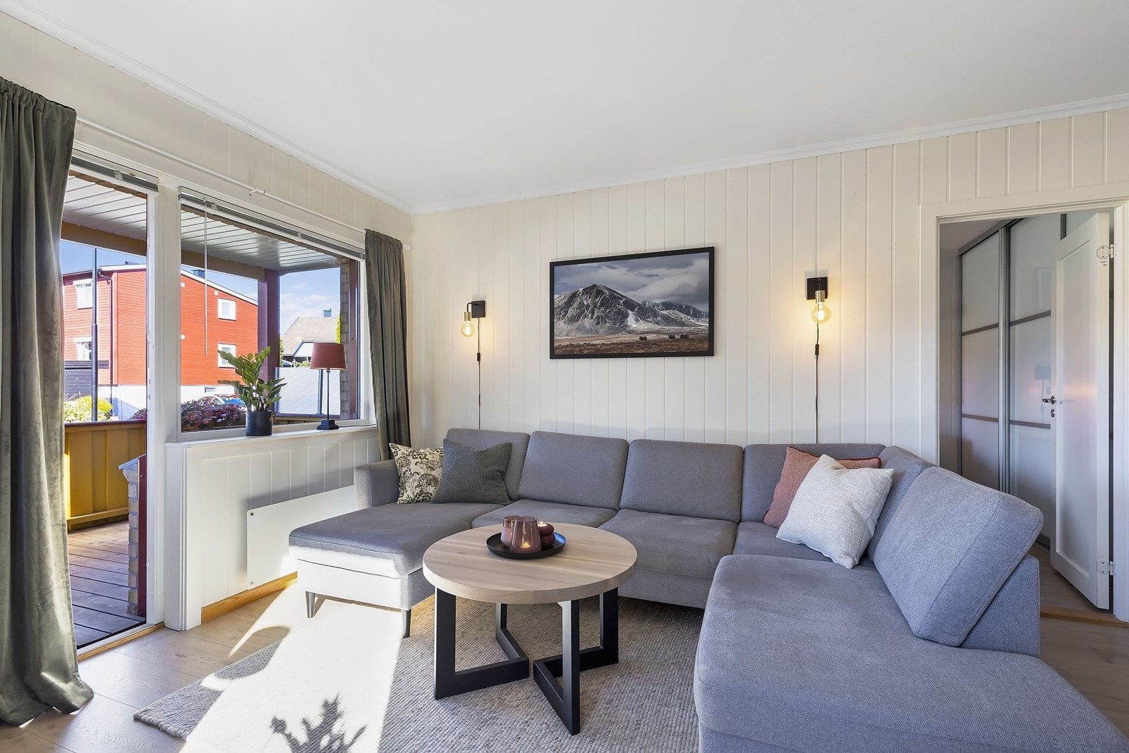 Pent oppusset, lys 2-roms leilighet i 1. etasje Galleribilde