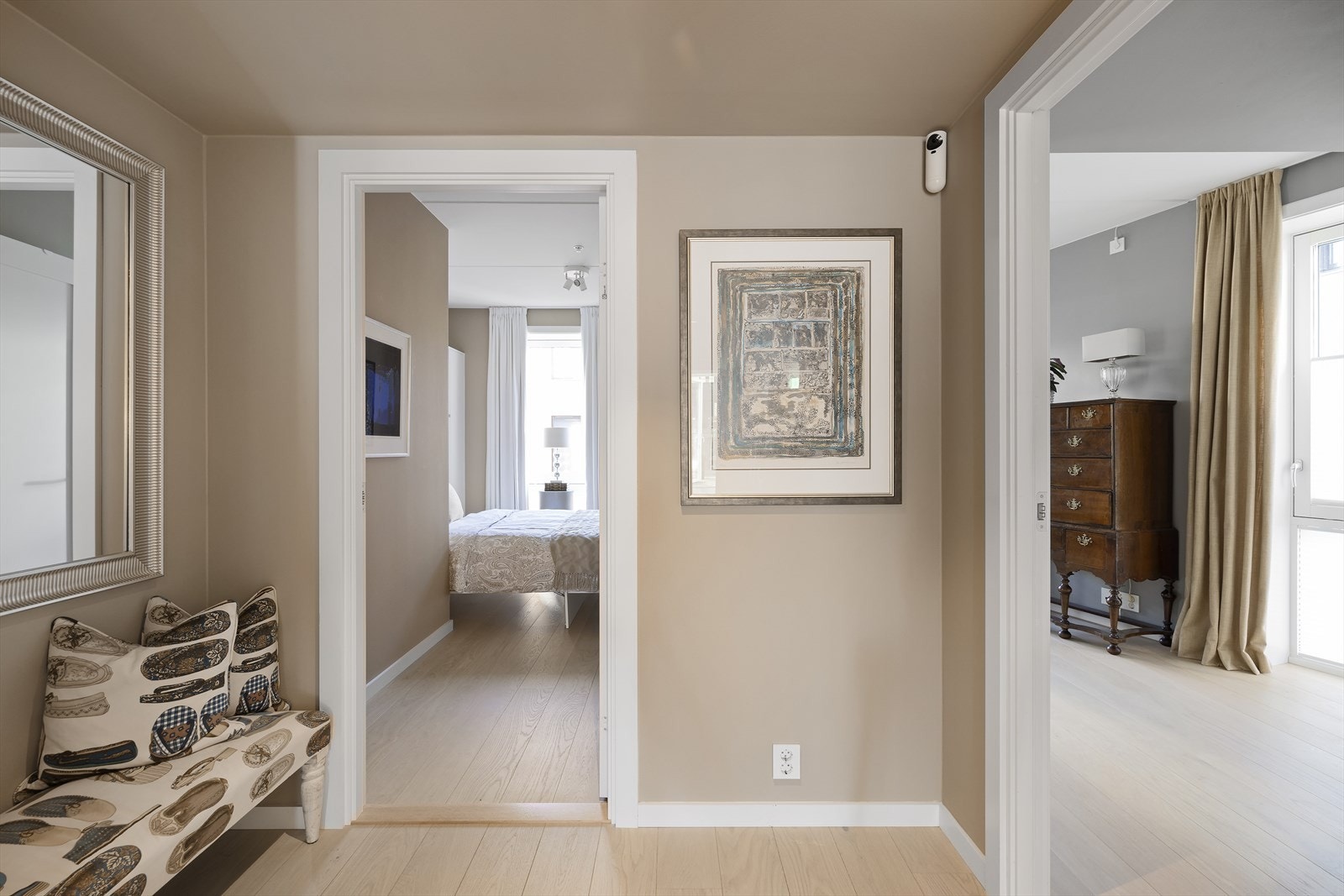 To soverom i hovedetasjen Galleribilde