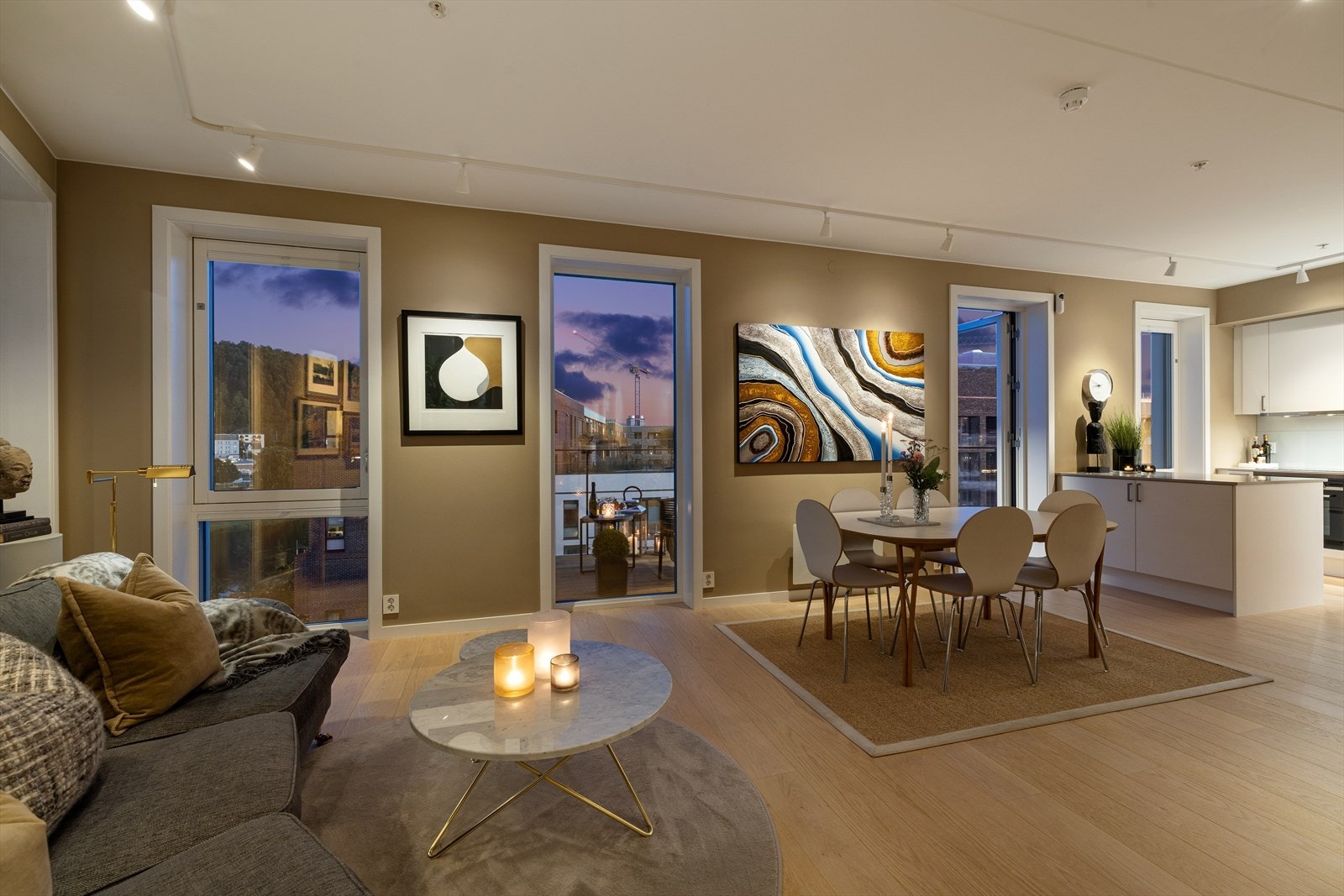 En unik og spektakulær 4-roms topp-og hjørneleilighet med en ettertraktet beliggenhet Galleribilde