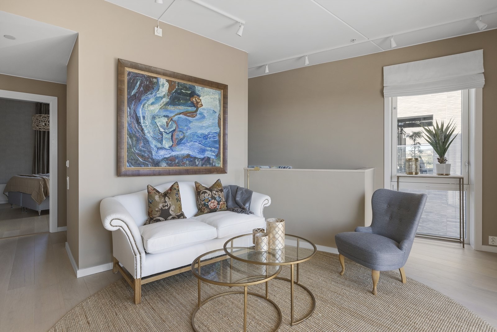 Her er det mulig å sette opp lettvegger hvis du har behov for et ekstra soverom eller lukket stueavdeling Galleribilde