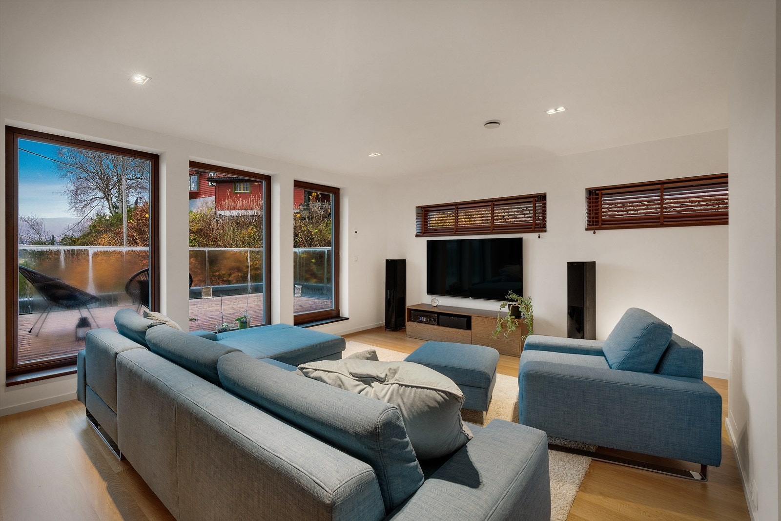 - I tredje etasje møter vi en herlig stue - Galleribilde