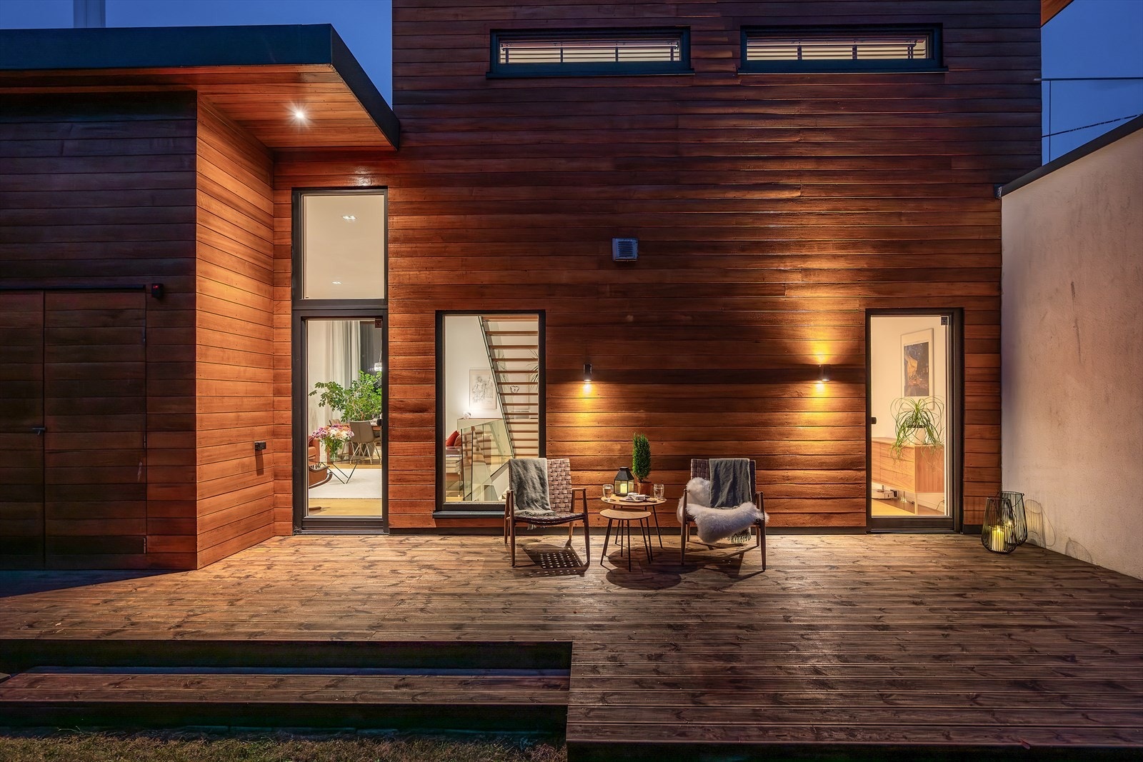 - Uteplassen er lett tilgjengelig med direkte utgang fra stuen - Galleribilde