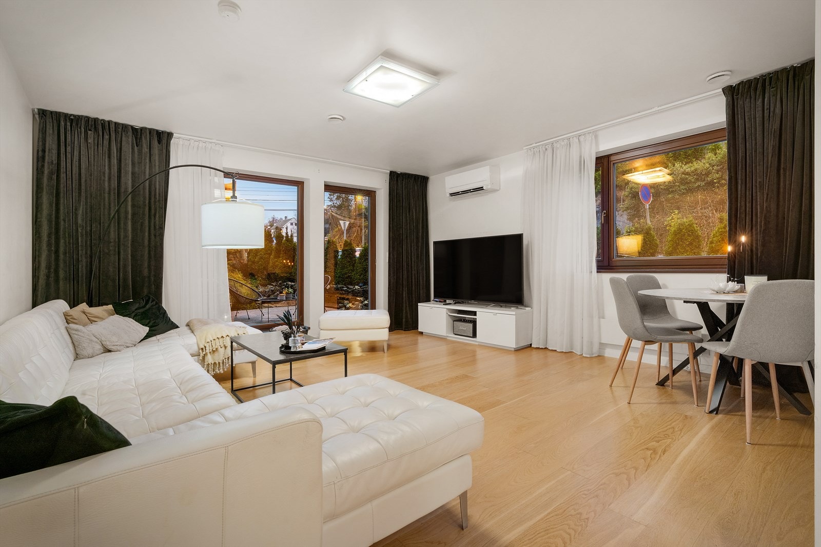 - Stuen er av god størrelse på 25,3 m² - Galleribilde