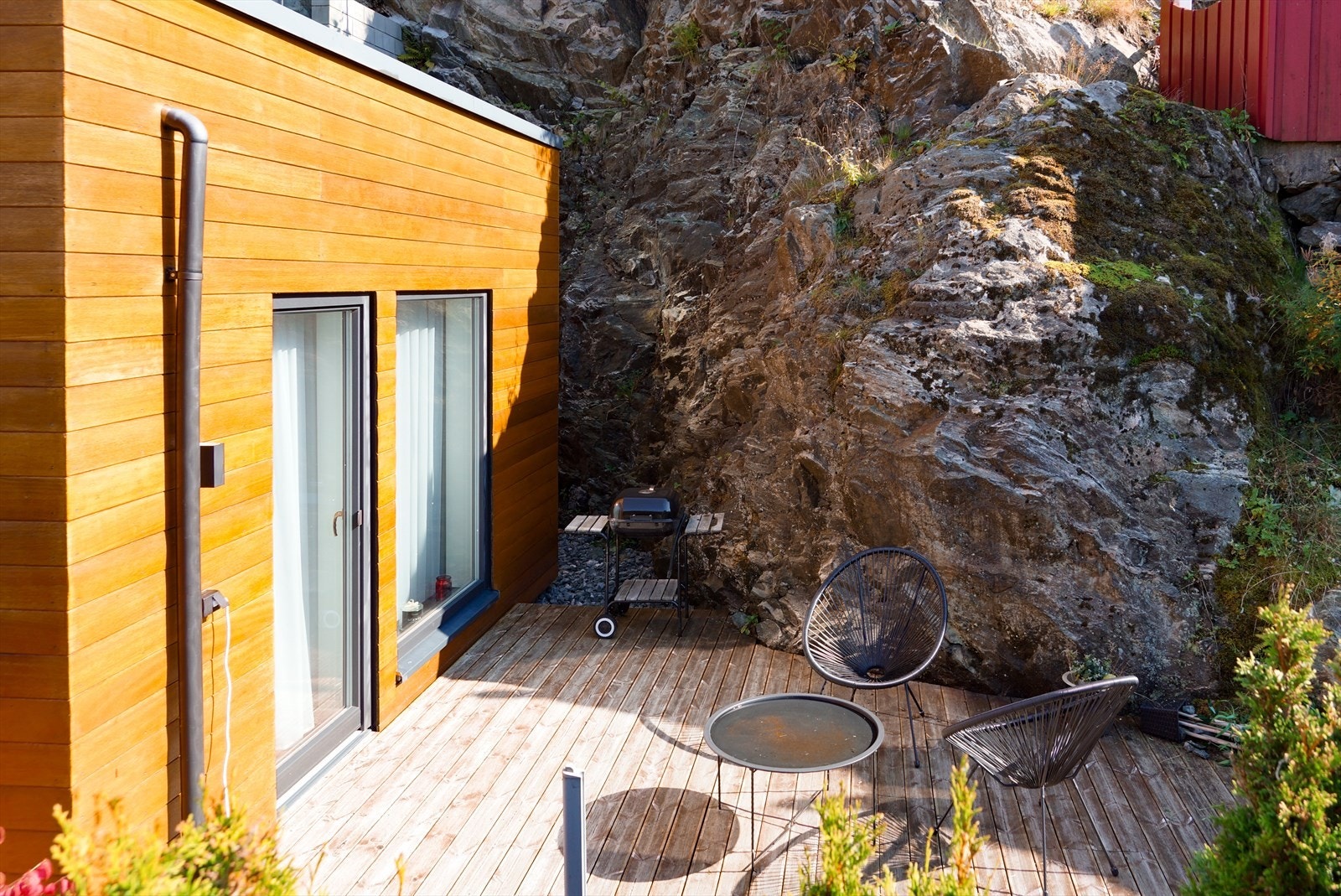 - Fra stuen er det direkte utgang til terrassen på 13 m² - Galleribilde