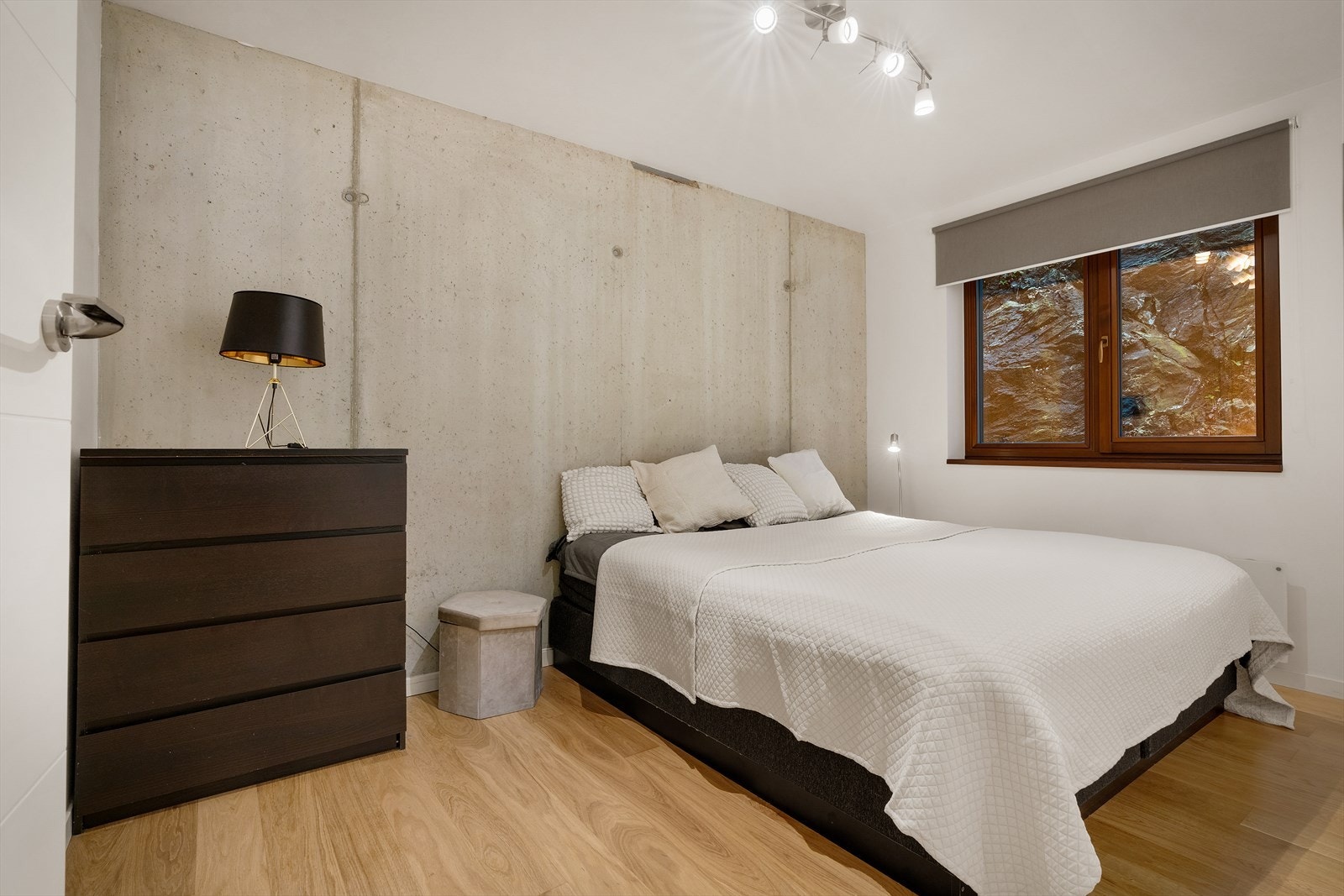 - Romslig soverom på 10,2 m² - Galleribilde