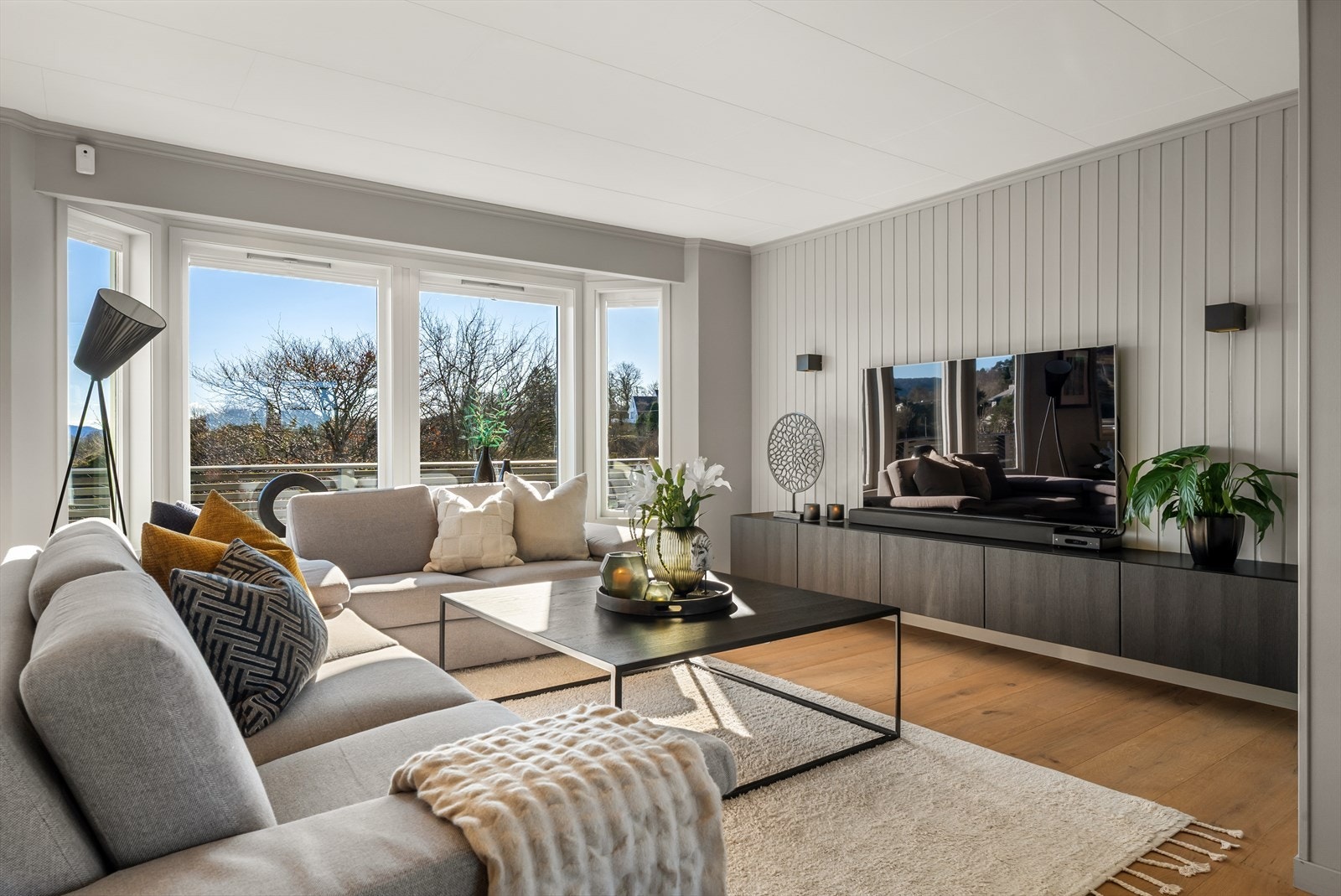 Det er god plass til å innrede med flere sittegrupper og øvrig ønsket møblement. Galleribilde