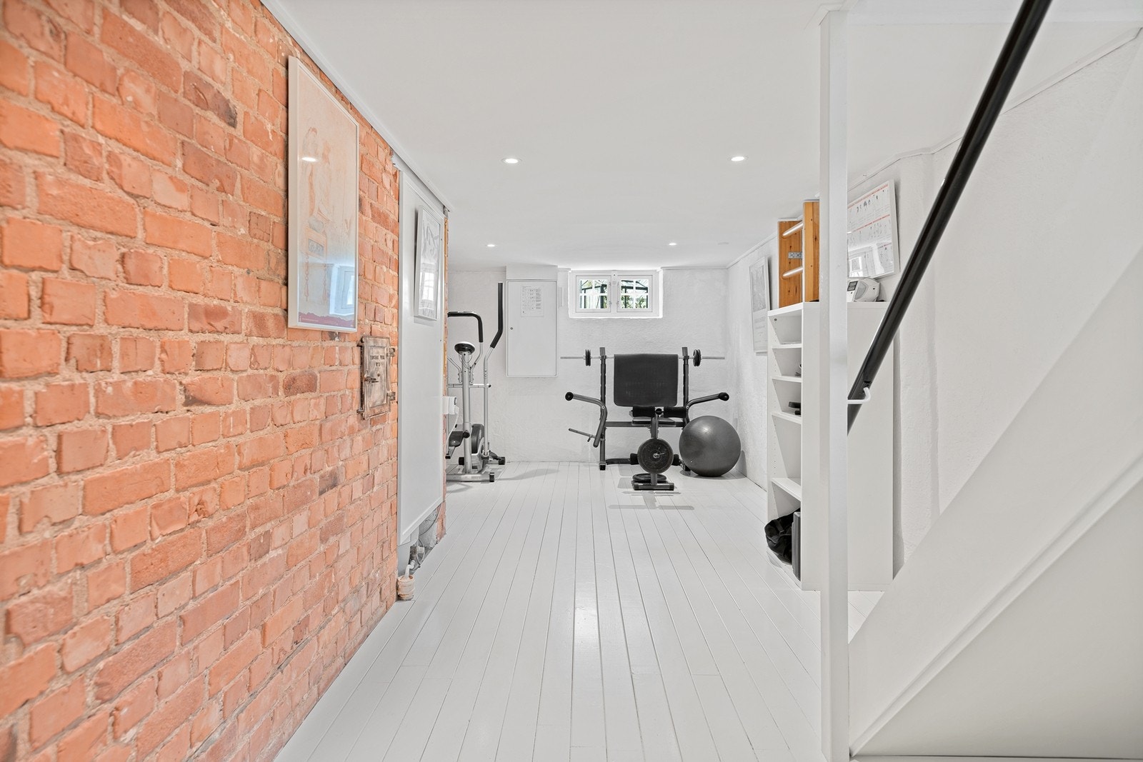 Gang/mellomrom i underetasjen Galleribilde