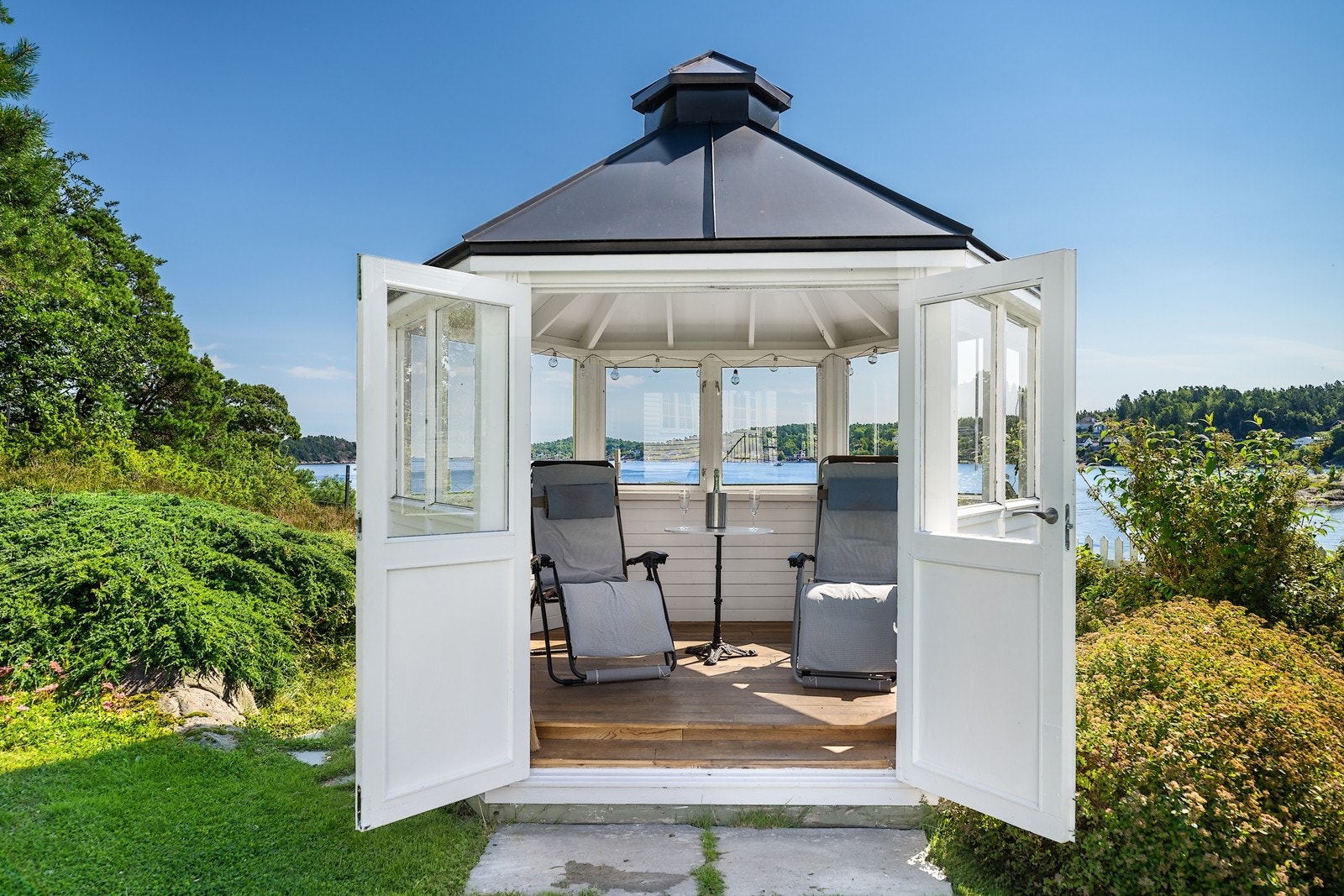 Lysthus for avkobling eller hyggelig samvær Galleribilde