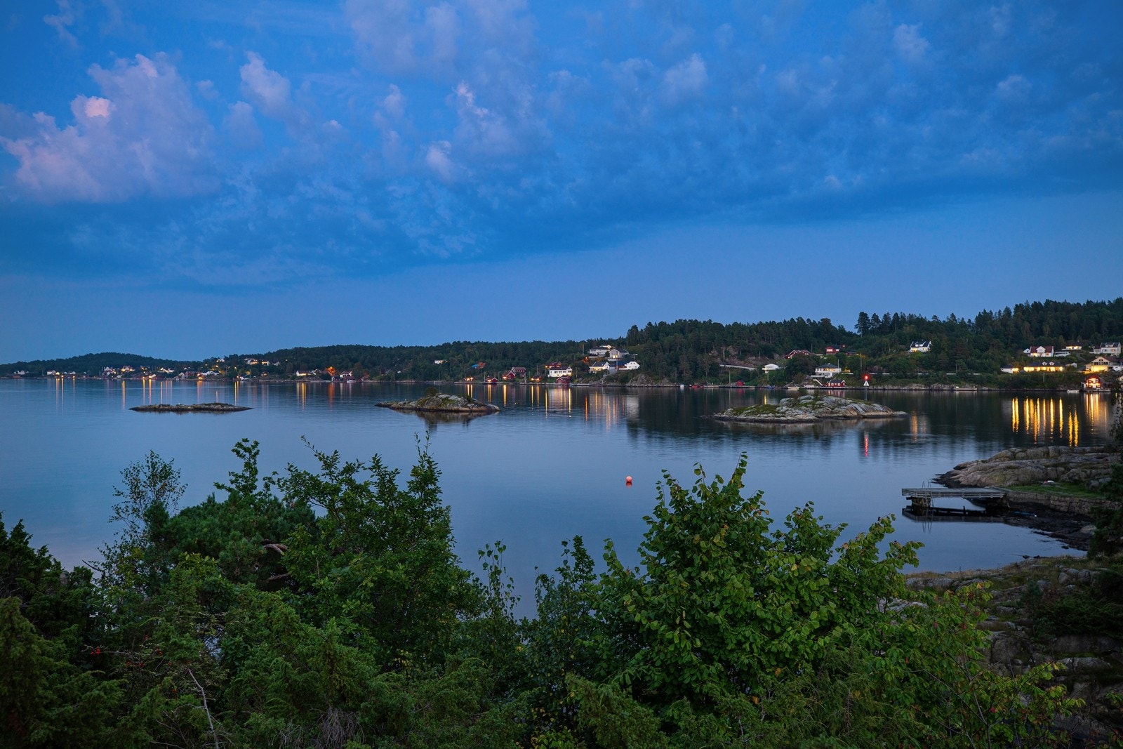 Eiendommen har fantastisk utsikt utover sjøen og mot Tromøy Galleribilde
