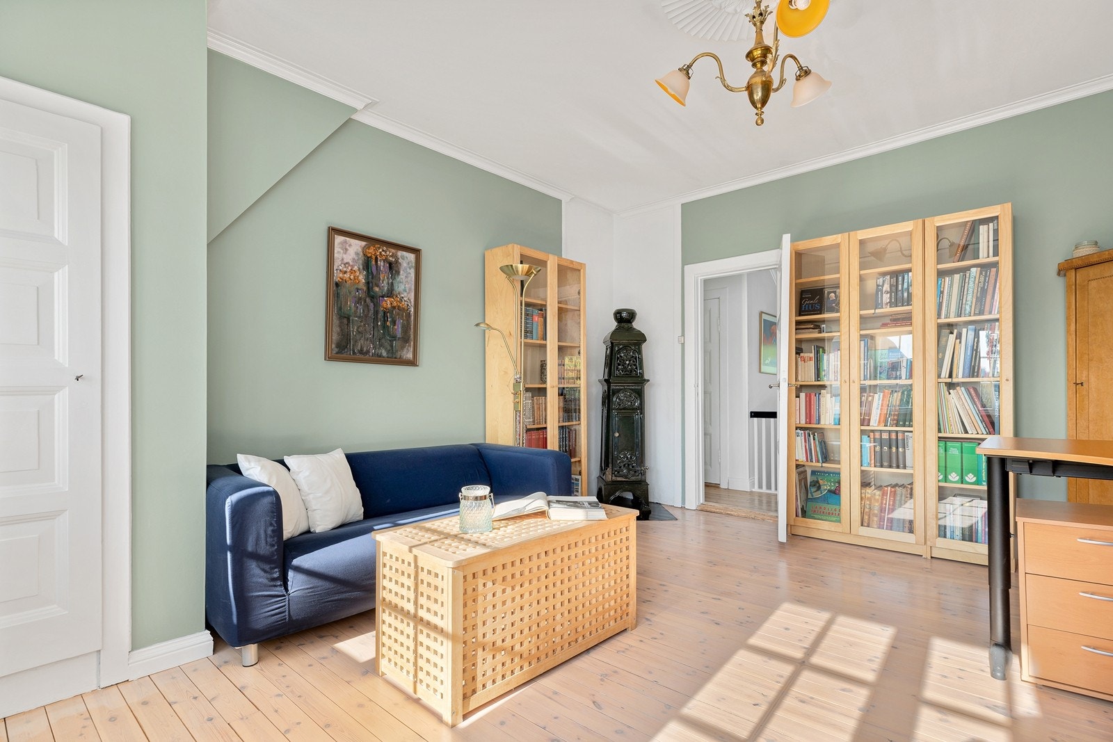 Soverom med original koks/vedovn fra Bornholm 1916 Galleribilde