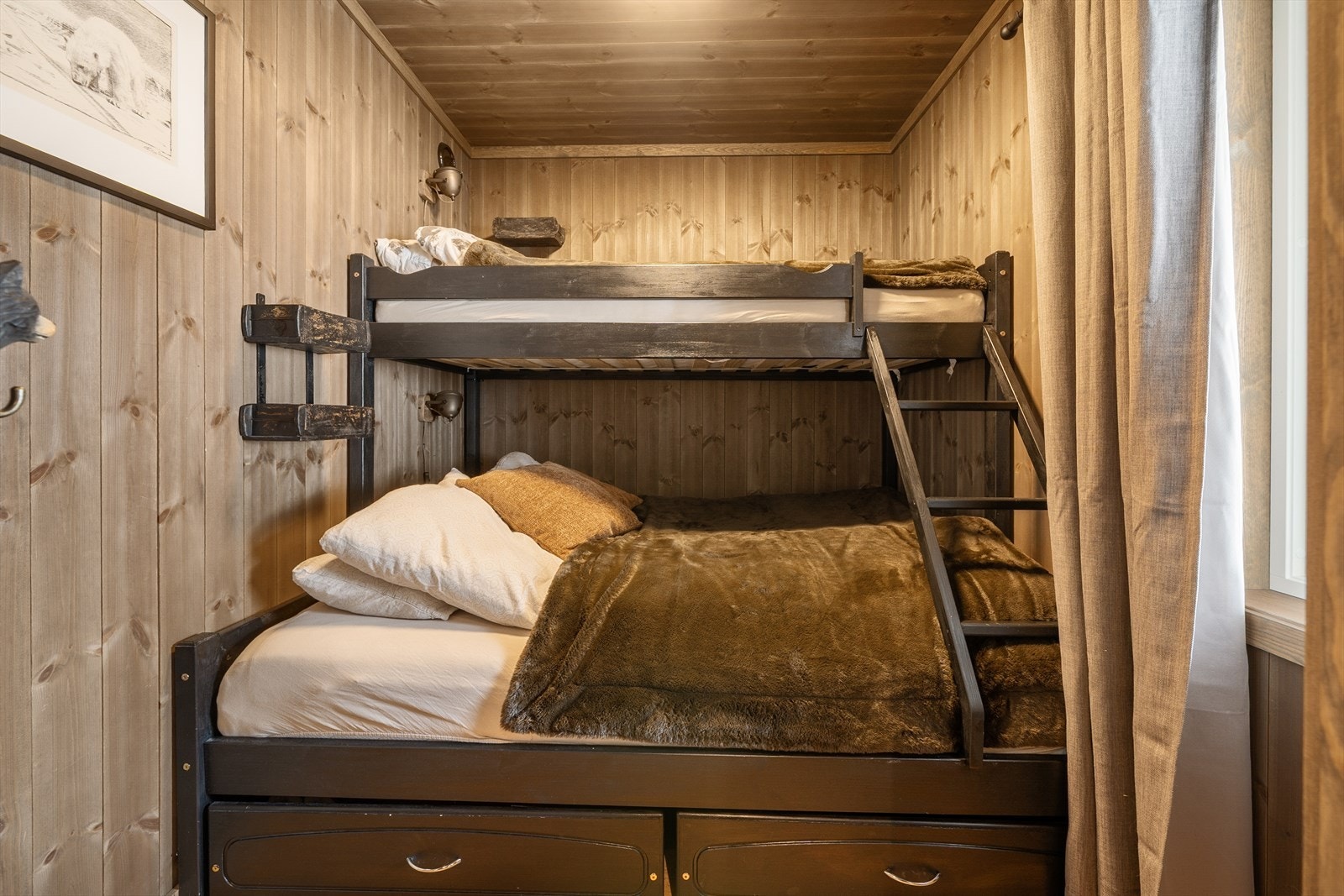 Soverom 2 med dobbel underkøye med lagring Galleribilde