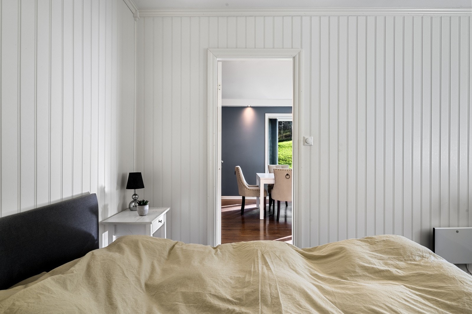 To av soverommene har tilkomst fra stue, mens det siste har tilkomst fra gang. Galleribilde