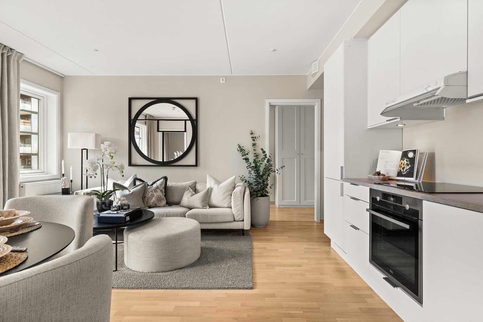 Leiligheten har en gjennomtenkt planløsning som sørger for en behagelig romfølelse - samtidig som den er arealeffektiv. Galleribilde