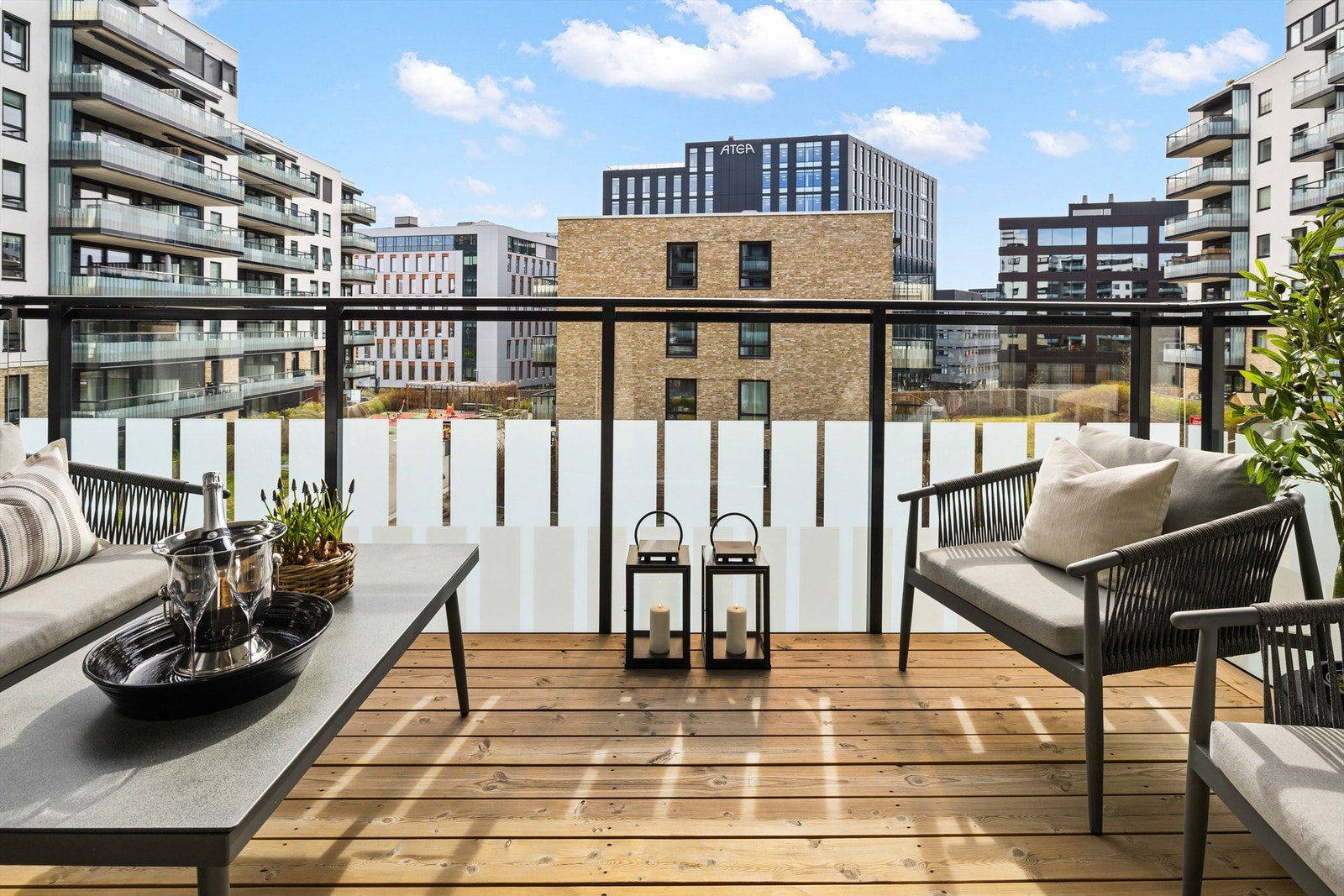 Fine forutsetninger for å kunne nyte årets varme dager like utenfor egen stue. Galleribilde