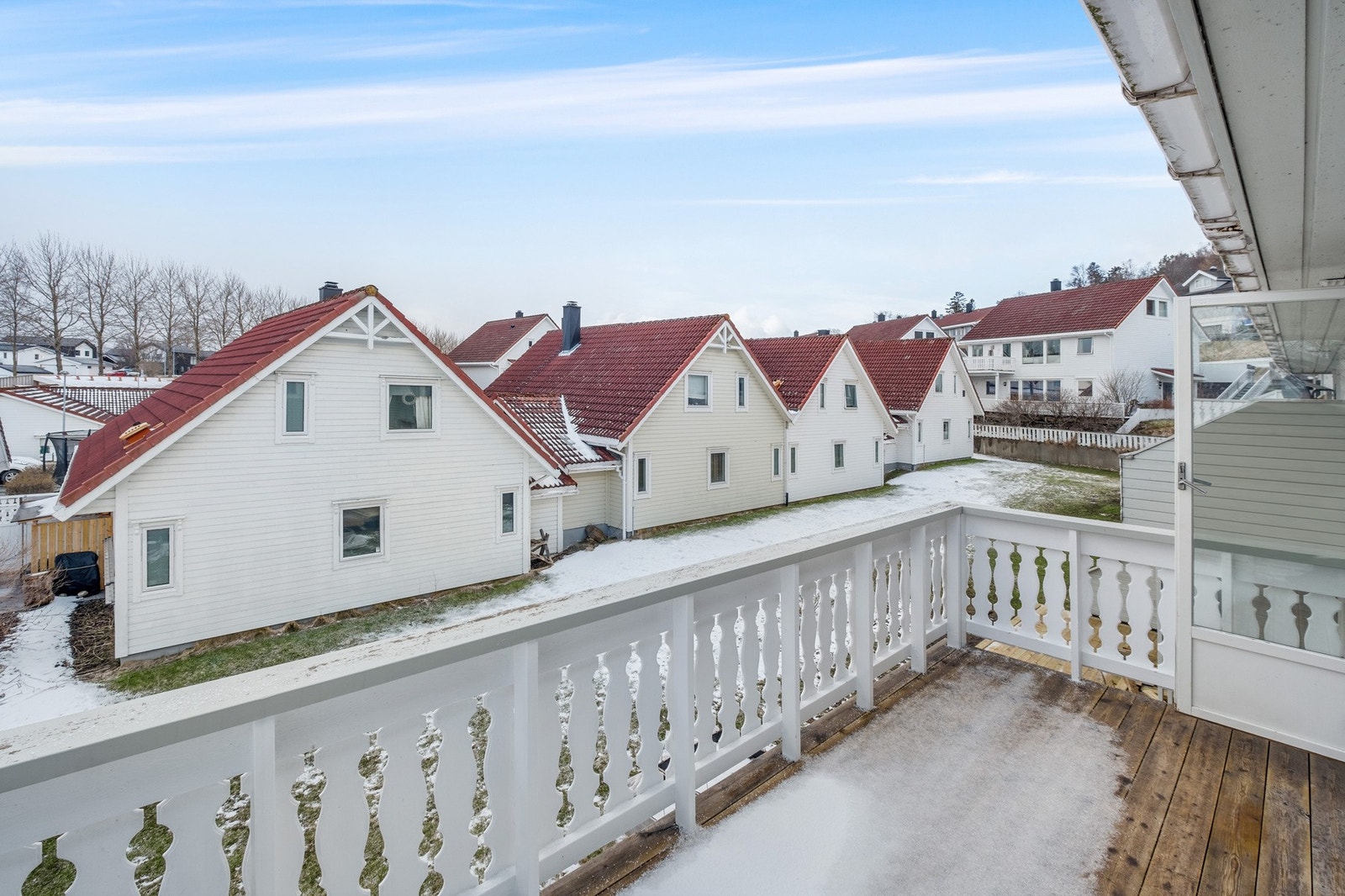 Balkongen har plass til utemøblement. Galleribilde