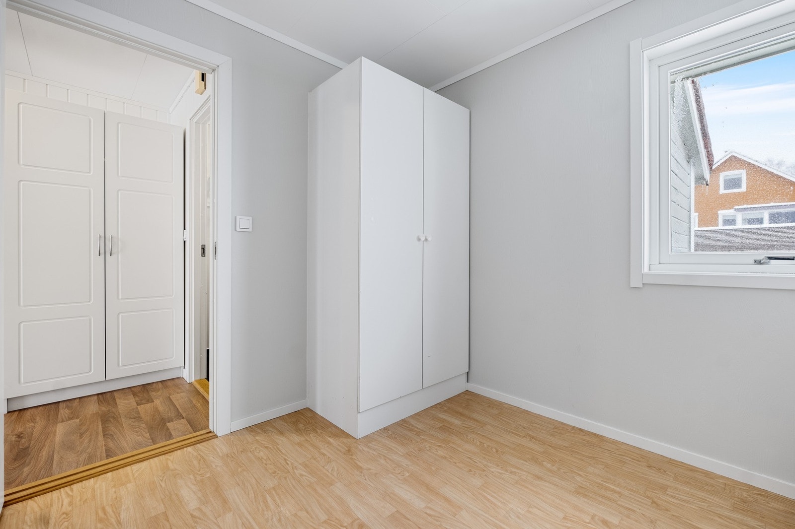 Det andre soverommet benytter sog fint som barnerom eller gjesterom. Galleribilde