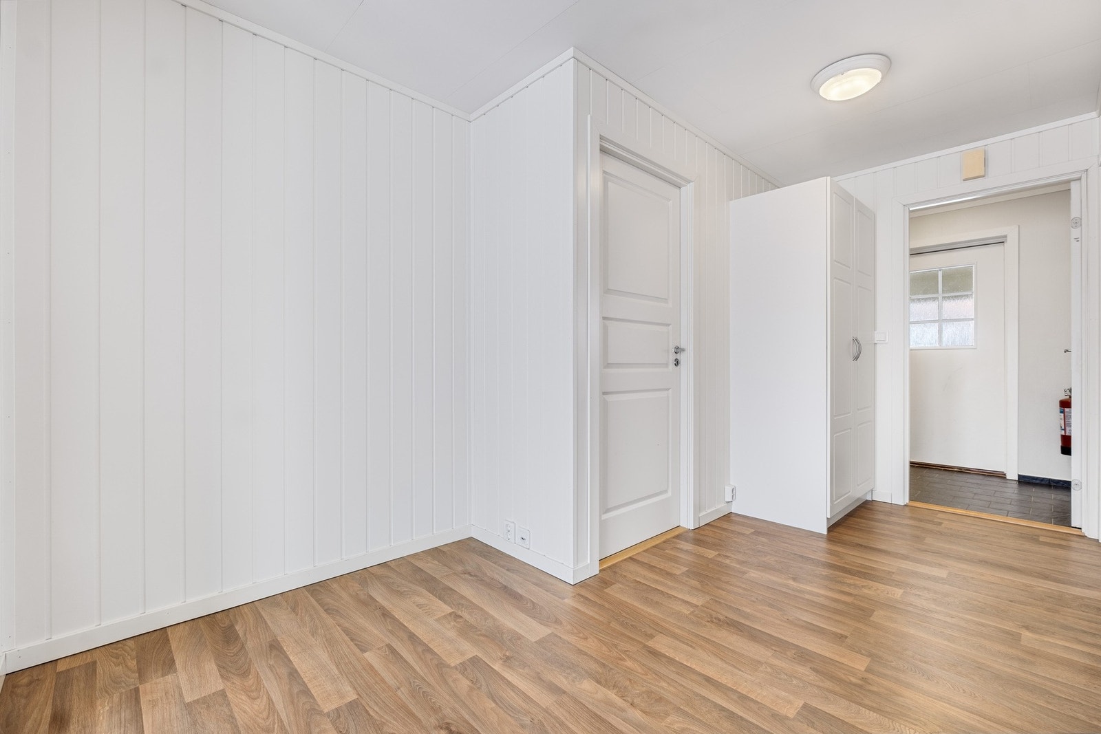 Videre fra entrè kommer vi inn i en romslig gang. Galleribilde