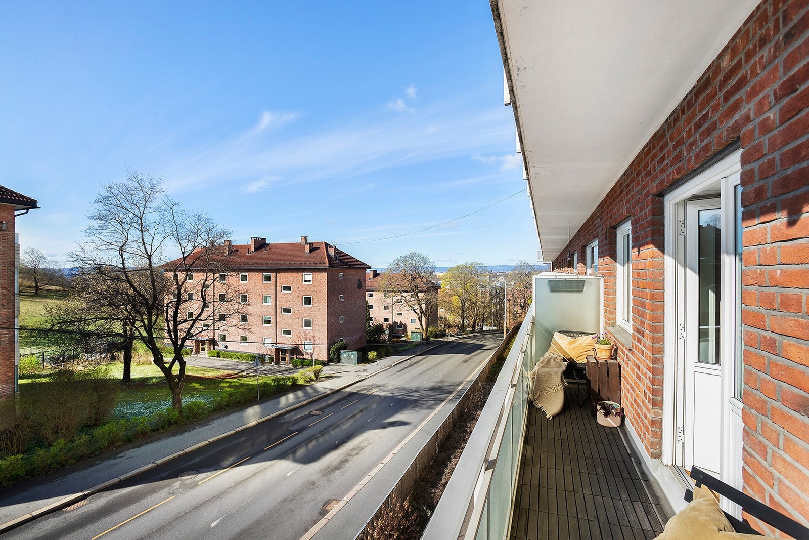 Her får du en flott 2-roms leilighet med en deilig balkong i et svært attraktivt og sentralt område. Galleribilde