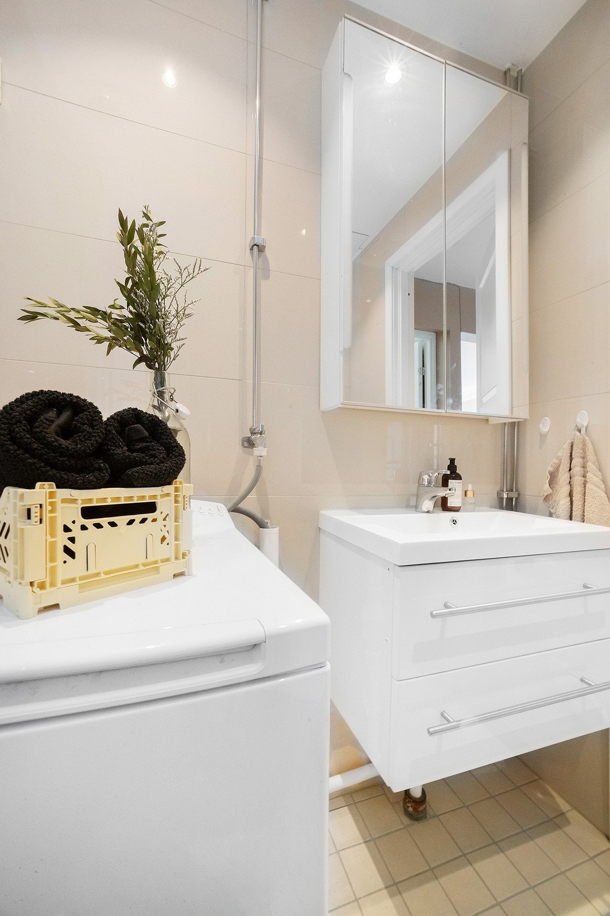 I 2016 ble badet oppgradert med nye gulv- og veggfliser, samt ny innredning. Galleribilde