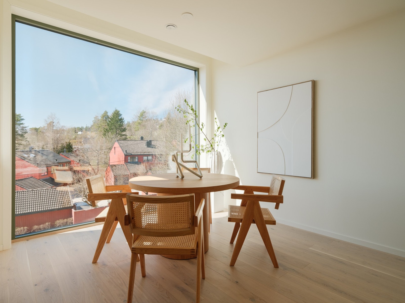 Her er det montert elektrisk solskjerming. Galleribilde