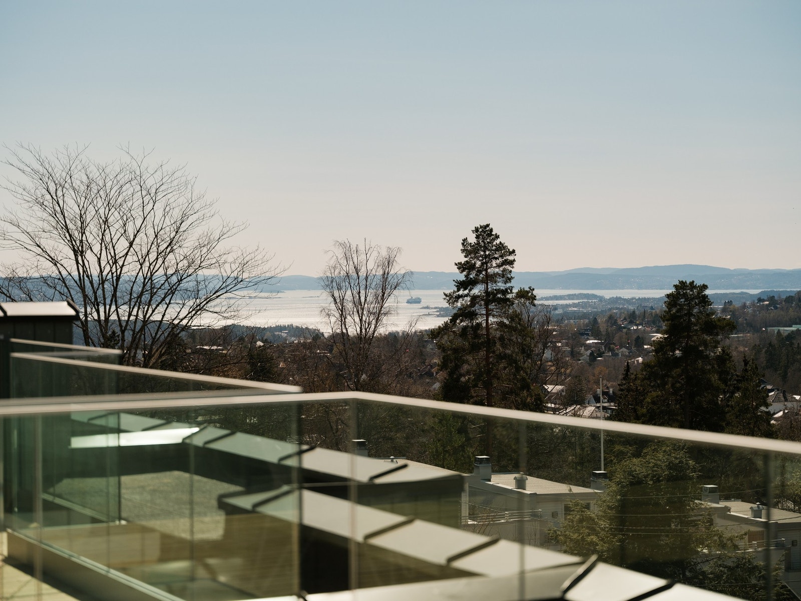 Familievennlig rekkehus over tre plan med garasjeplass i et av Oslos mest ettertraktet strøk. Galleribilde