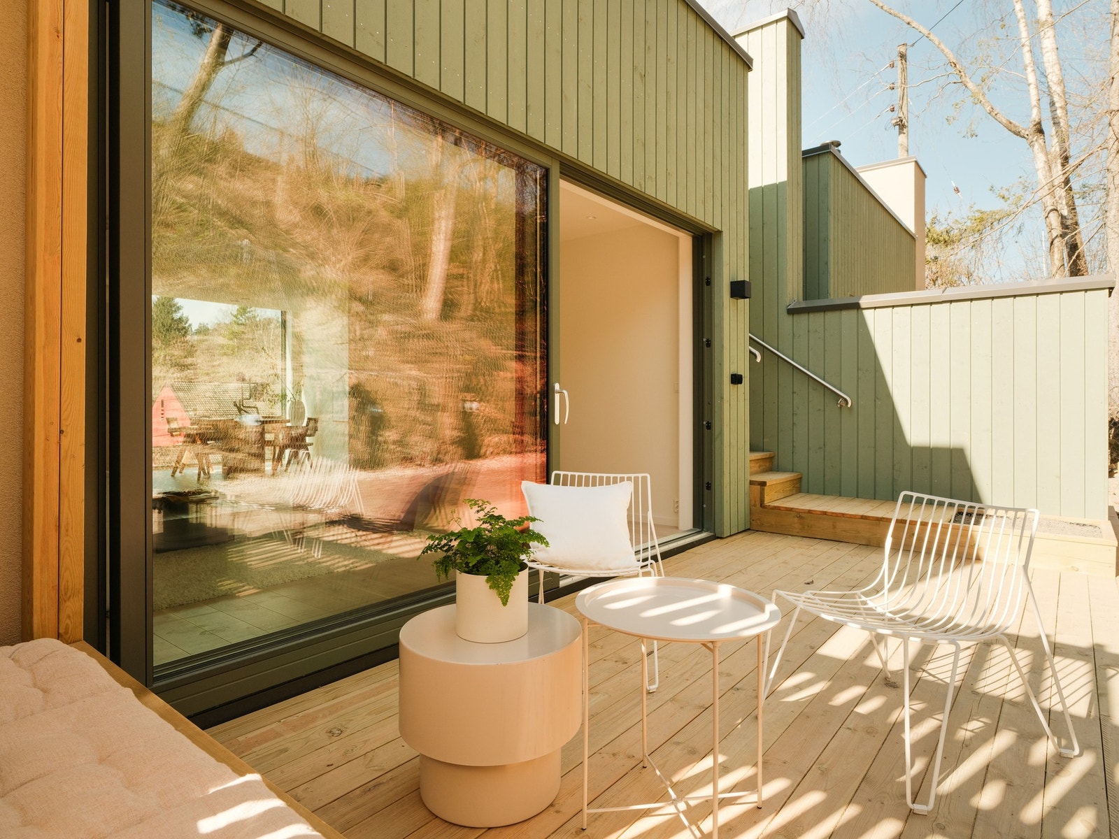 Egen/privat tilkomst fra markterrasse til solrik takterrasse. Galleribilde