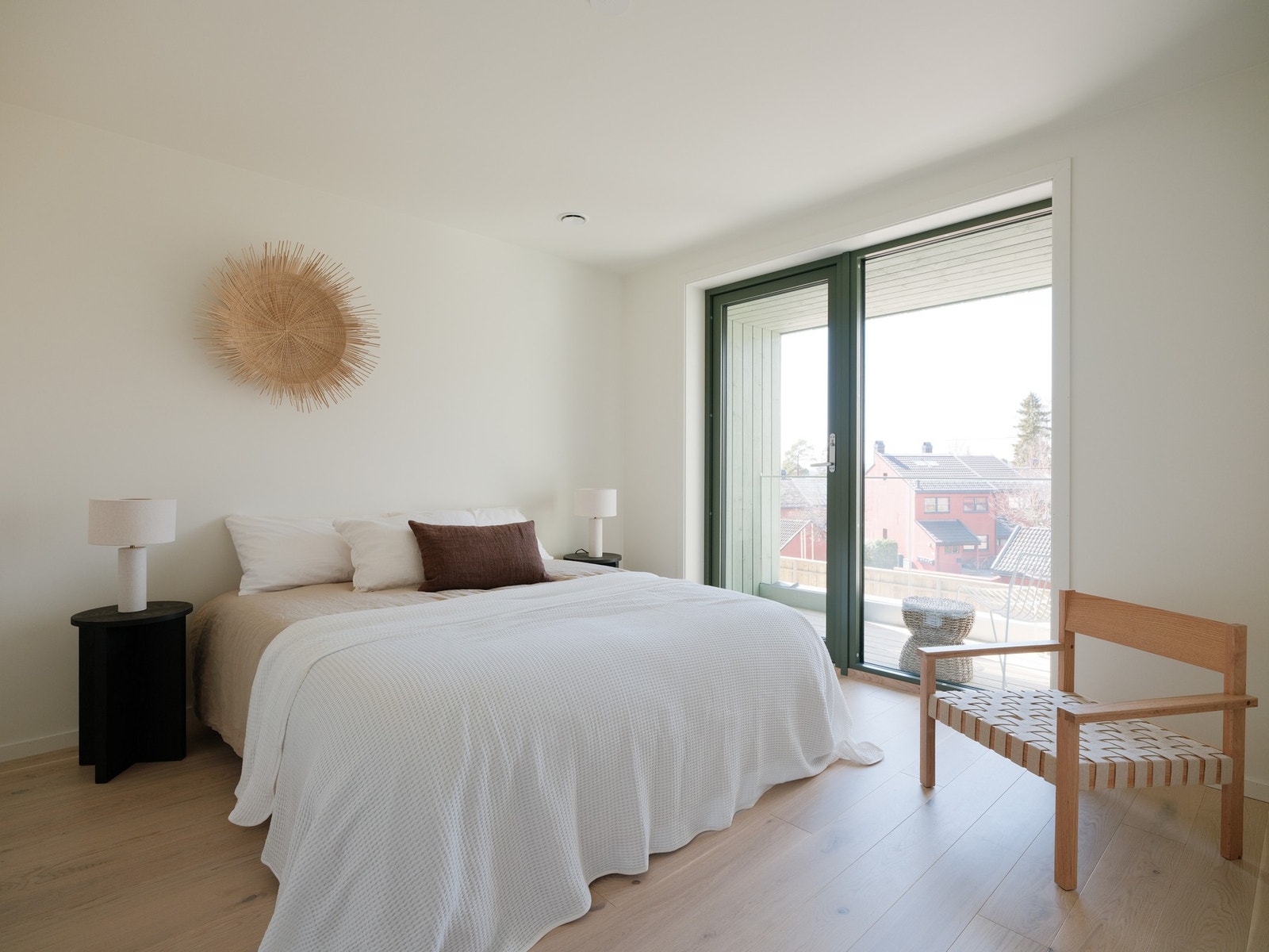 Hovedsoverom med tilkomst til balkong og eget baderom. Galleribilde