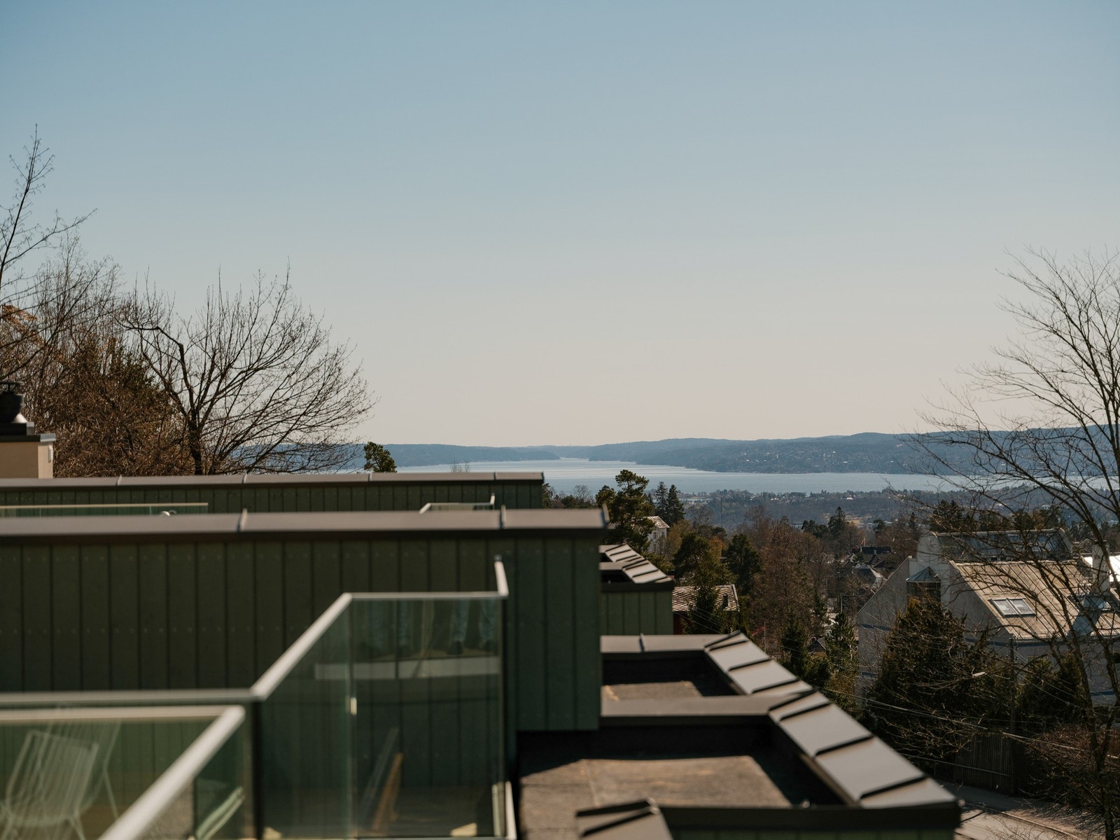 Her kan man nyte en fantastisk panoramautsikt over fjorden og byen. Galleribilde