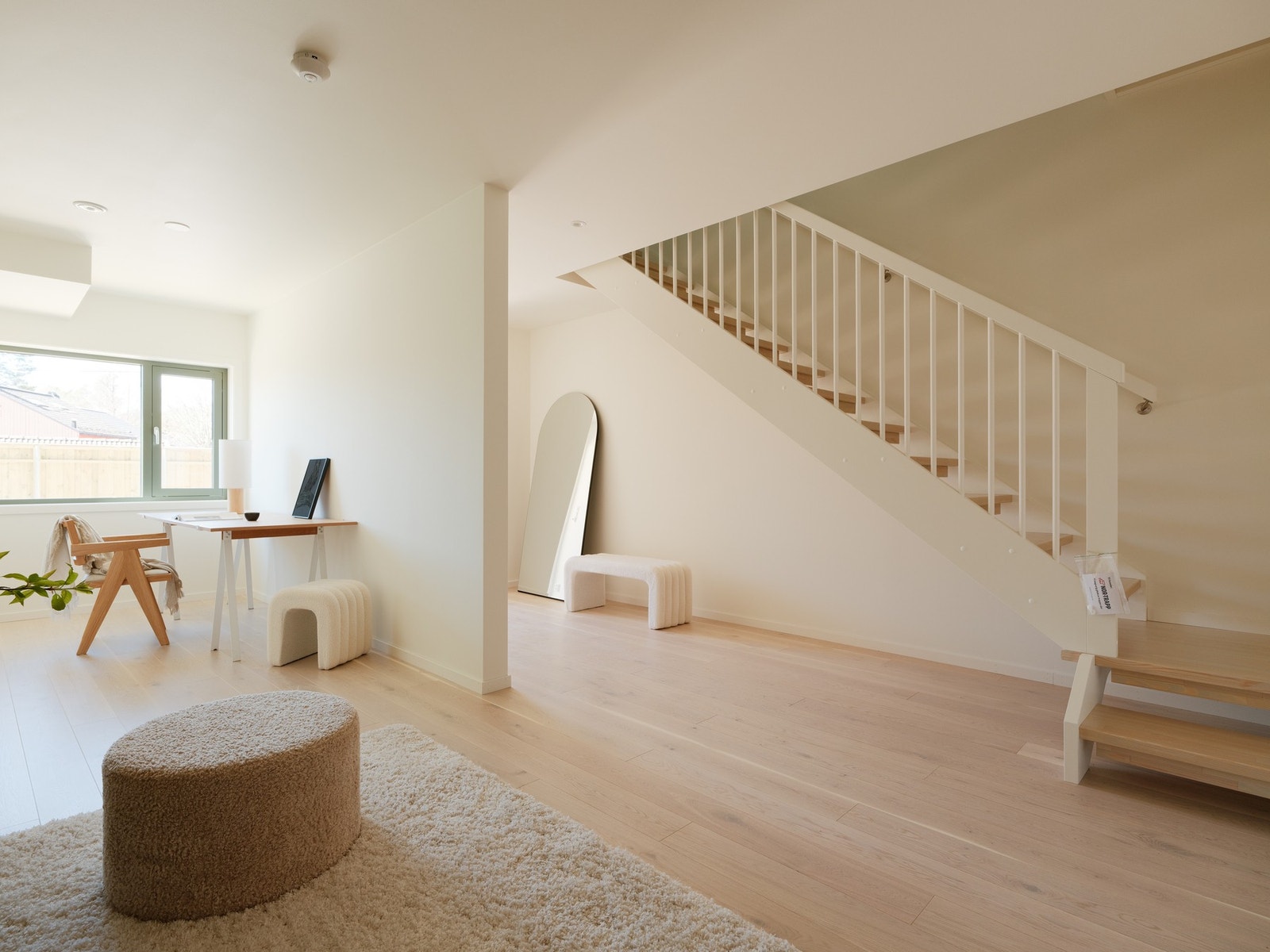 Stort oppholdsrom i 1. etasje som kan innredes med ønskelige møblementer. Galleribilde