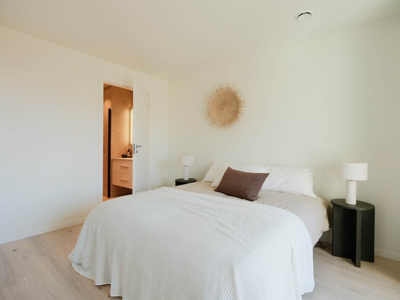 Tilkomst fra hovedsoverom til eget baderom. Galleribilde