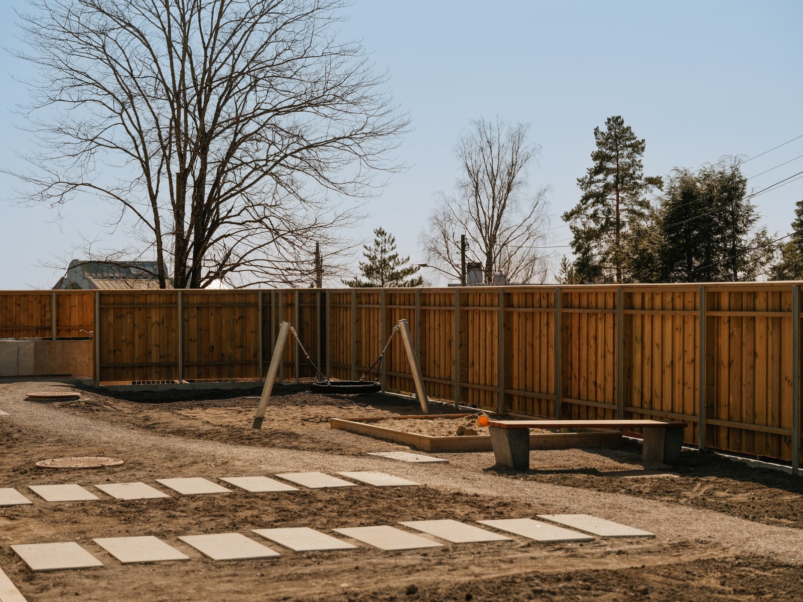 Stort og hyggelig felles uteområde som passer perfekt til de små. Galleribilde