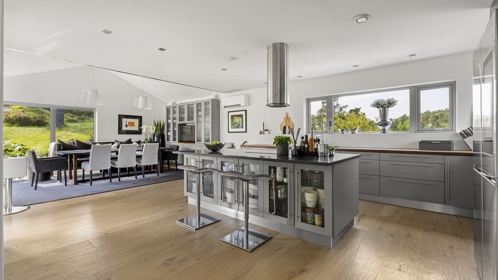 Flott kjøkken fra Sigdal med heltre benkeplate . Galleribilde